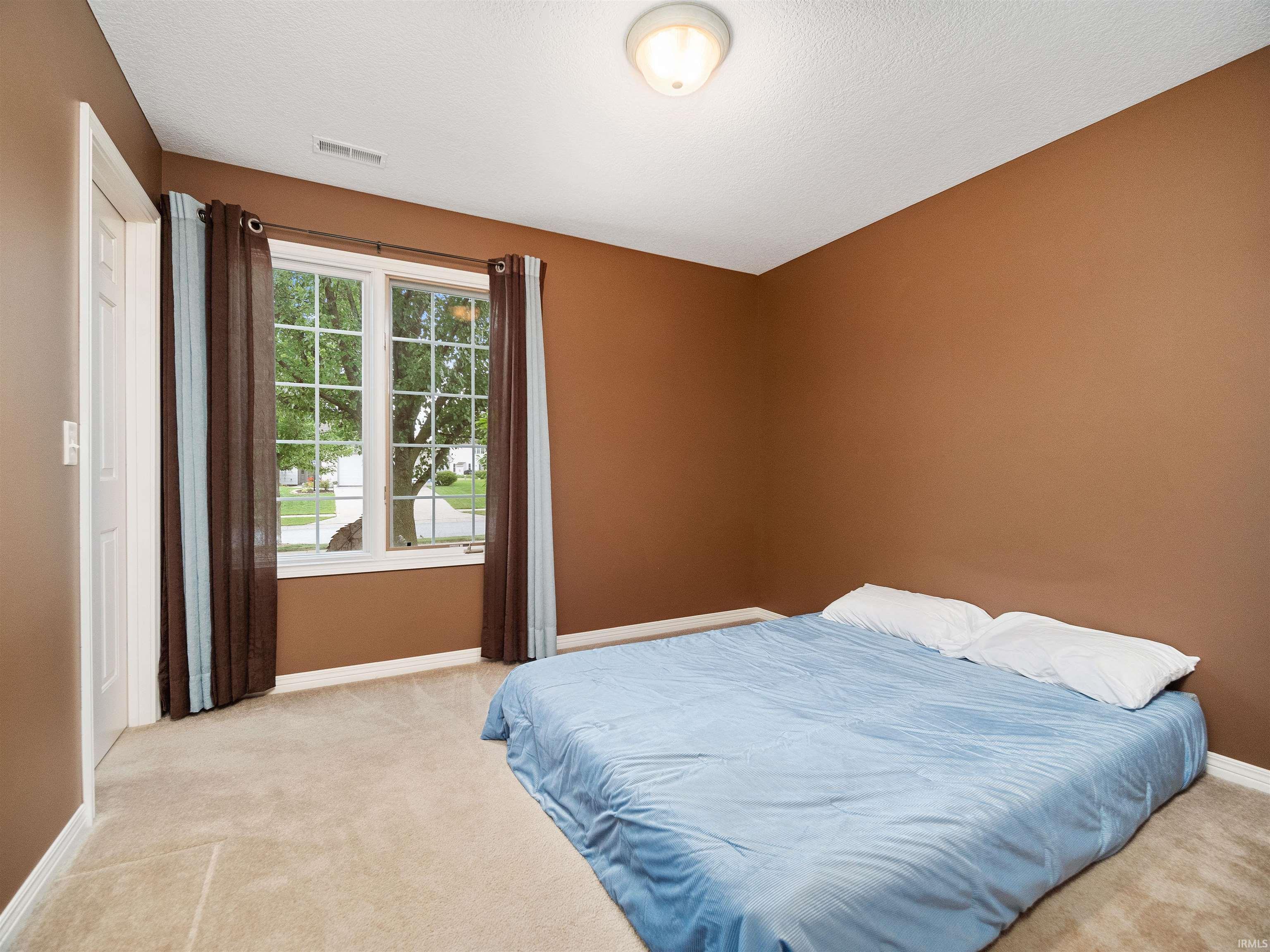 5528 Dennison
