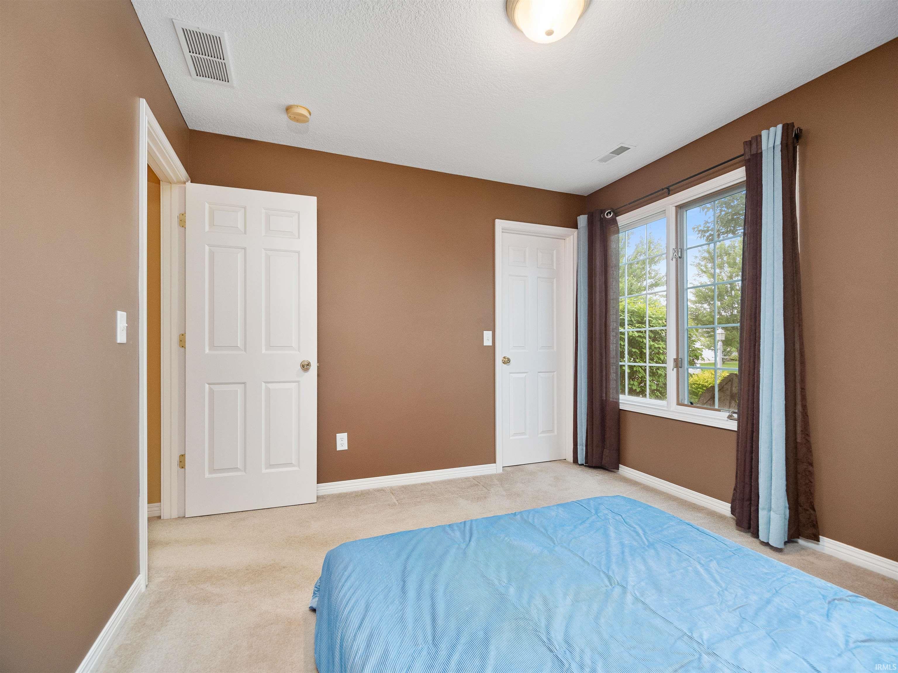 5528 Dennison