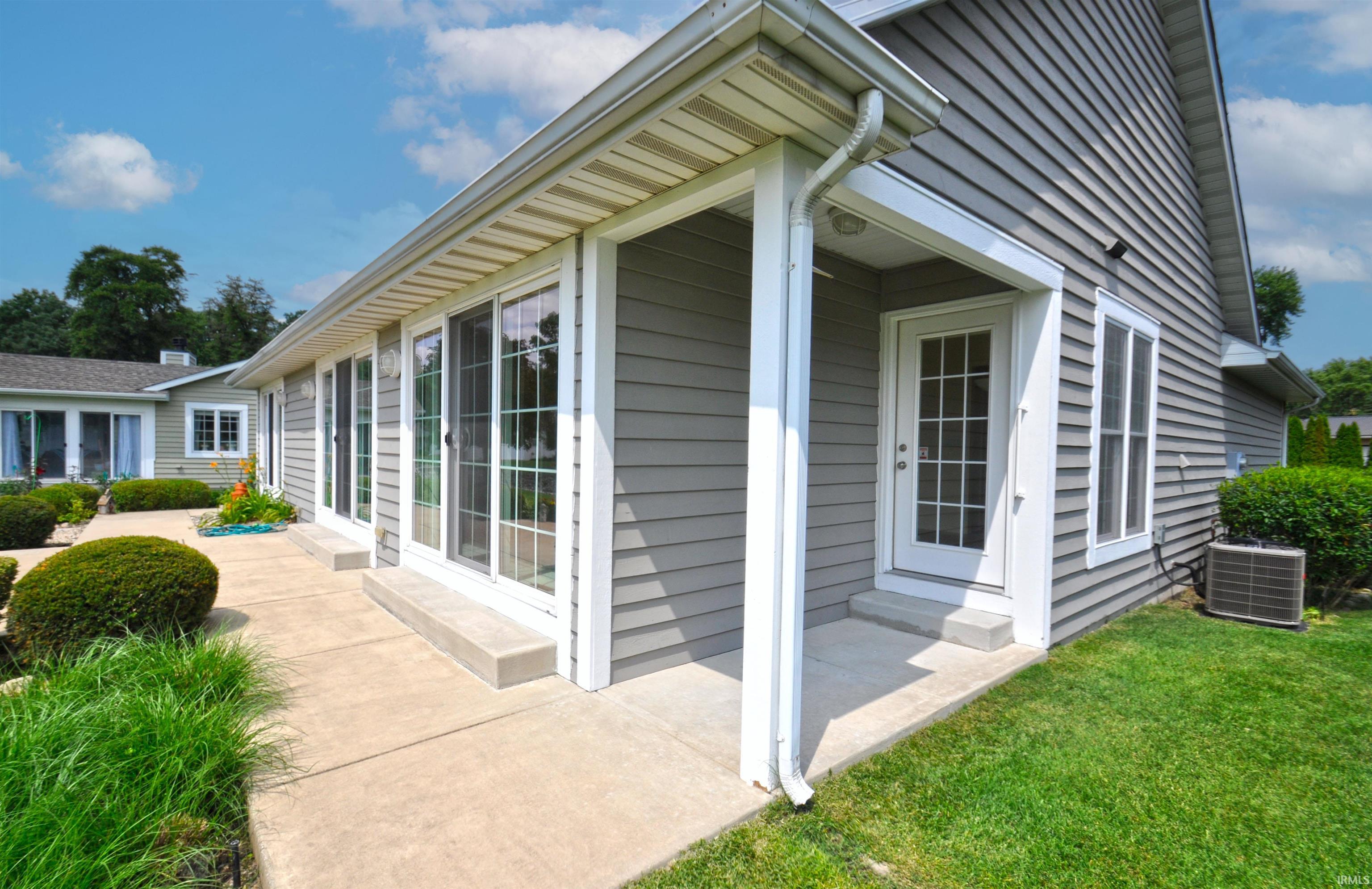 18351 Spring Beach
