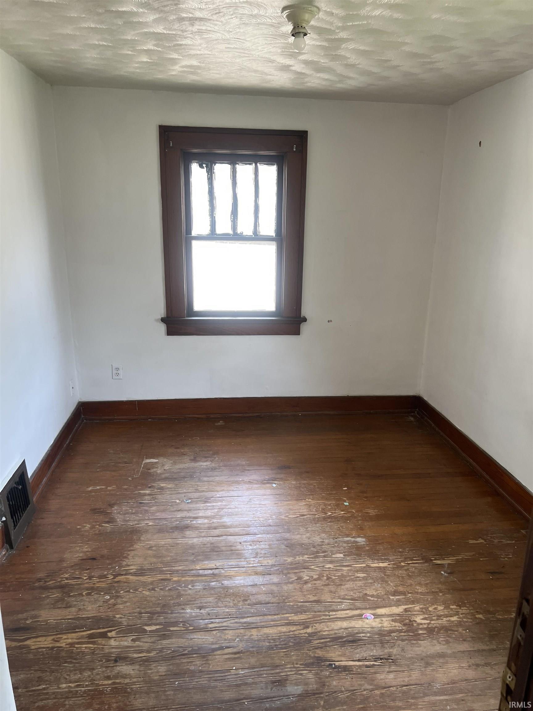 1123 Monroe
