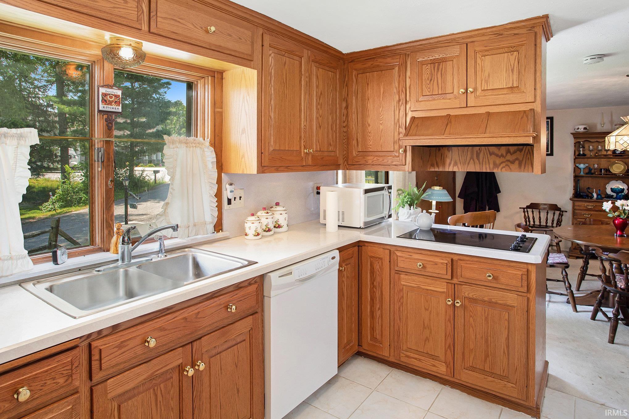 15962 Cook Lake