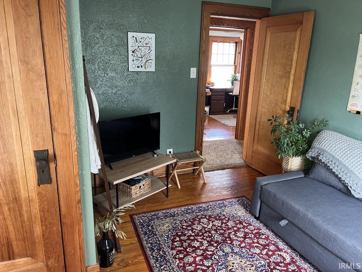 1209 Altgeld