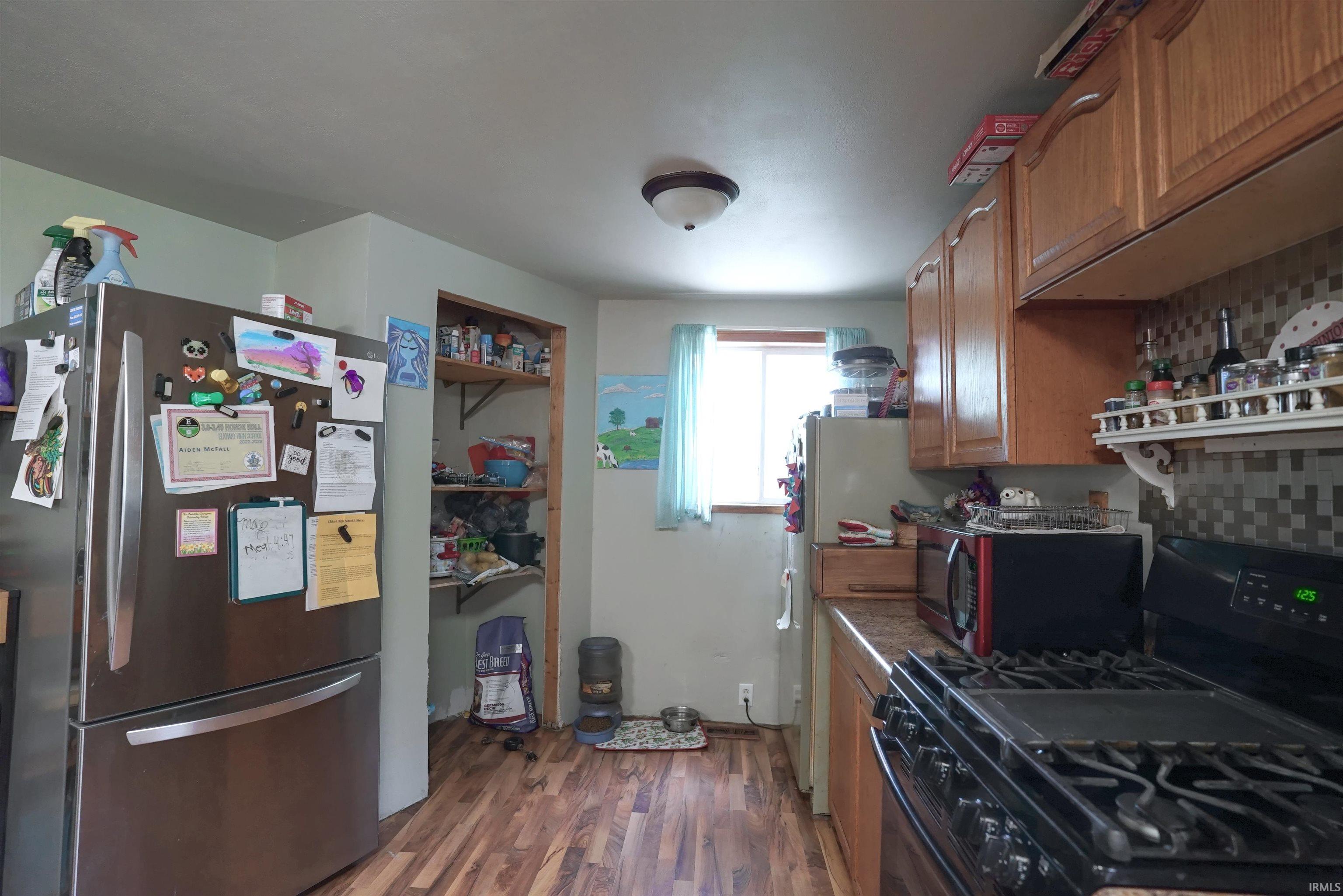 915 Grove