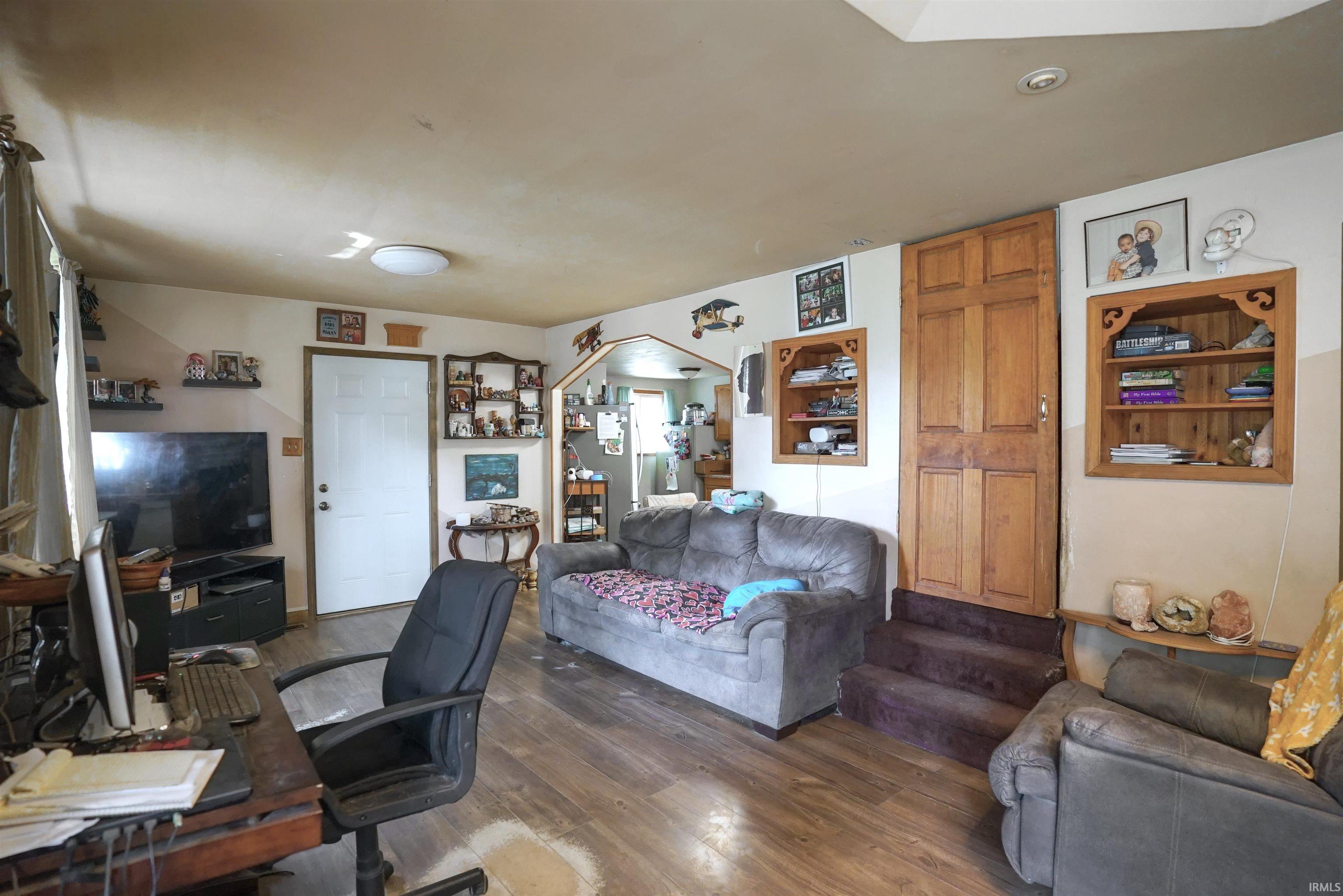 915 Grove