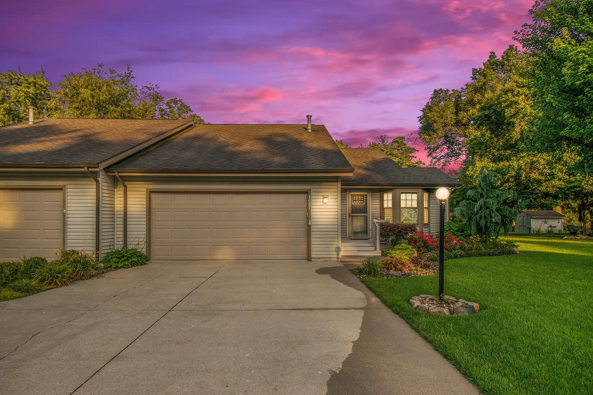 1621 Pine Ridge
