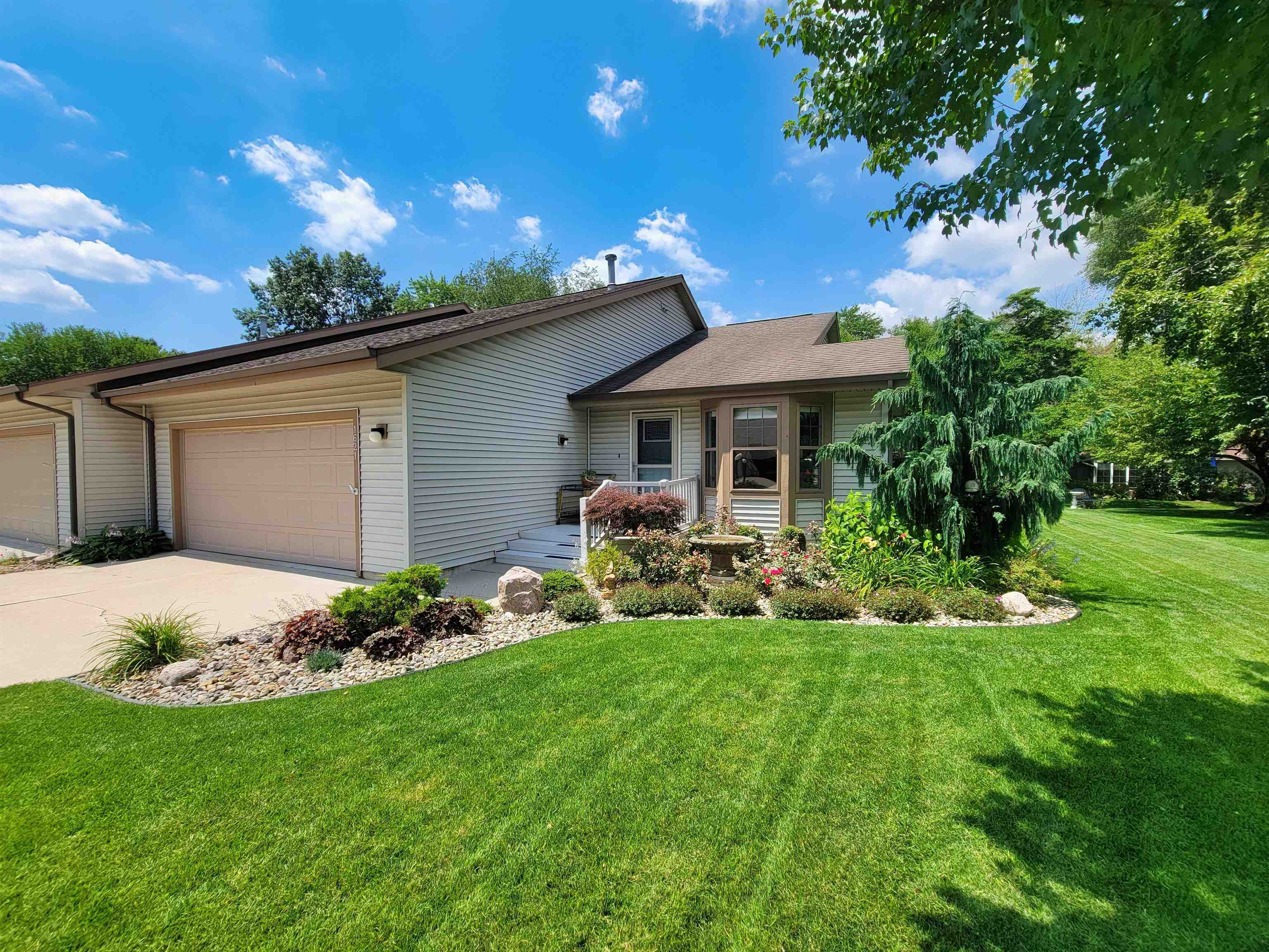 1621 Pine Ridge