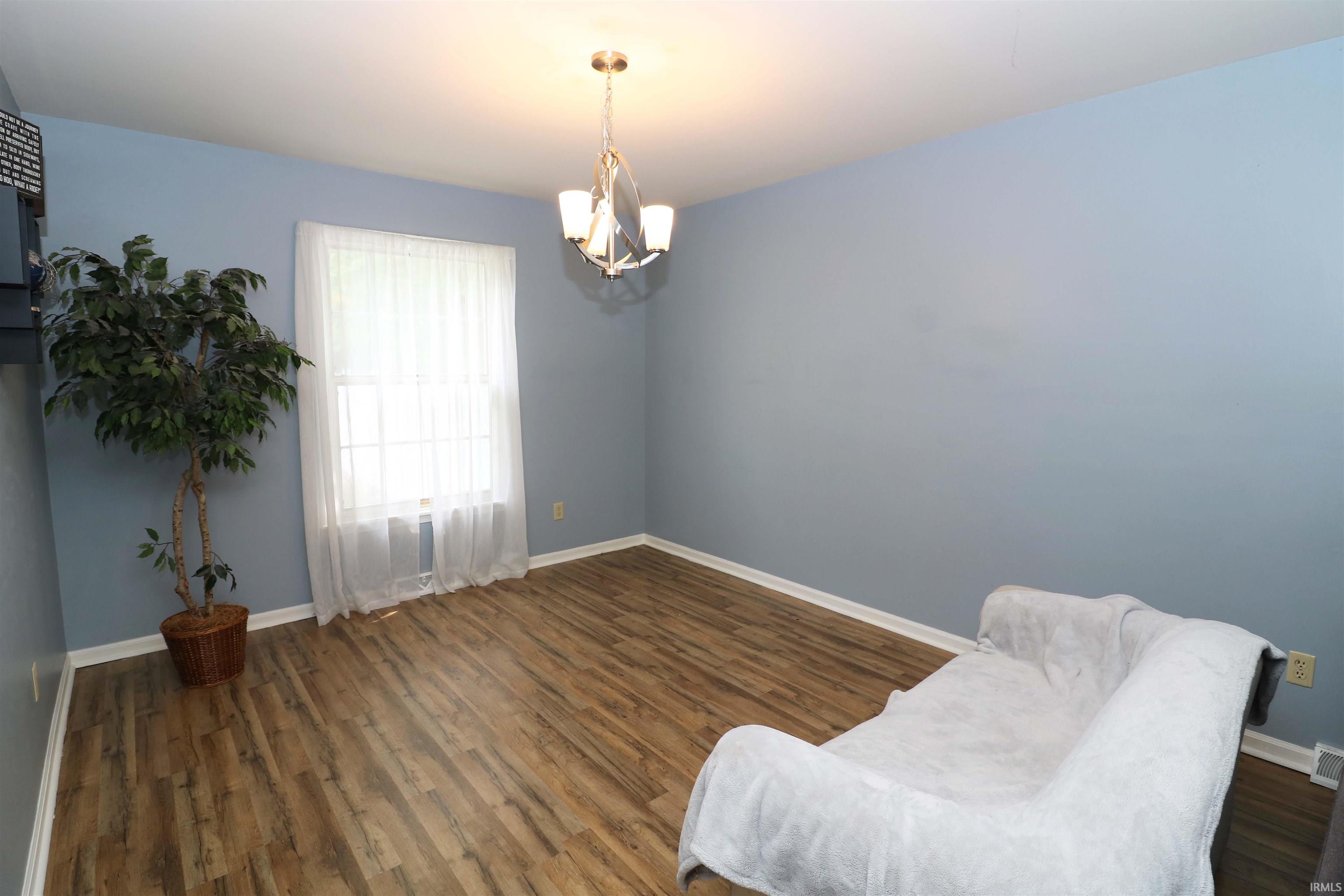 15435 Old Bedford