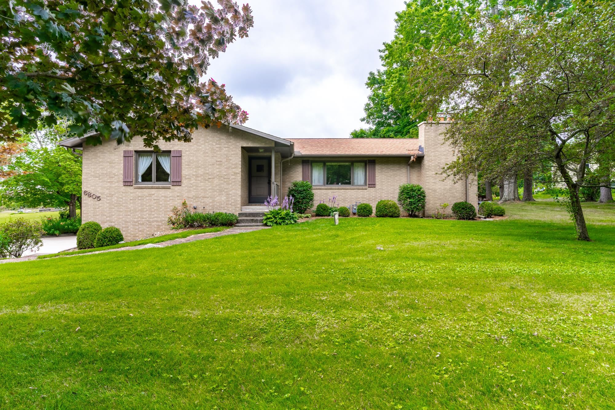 6805 Edgebrook