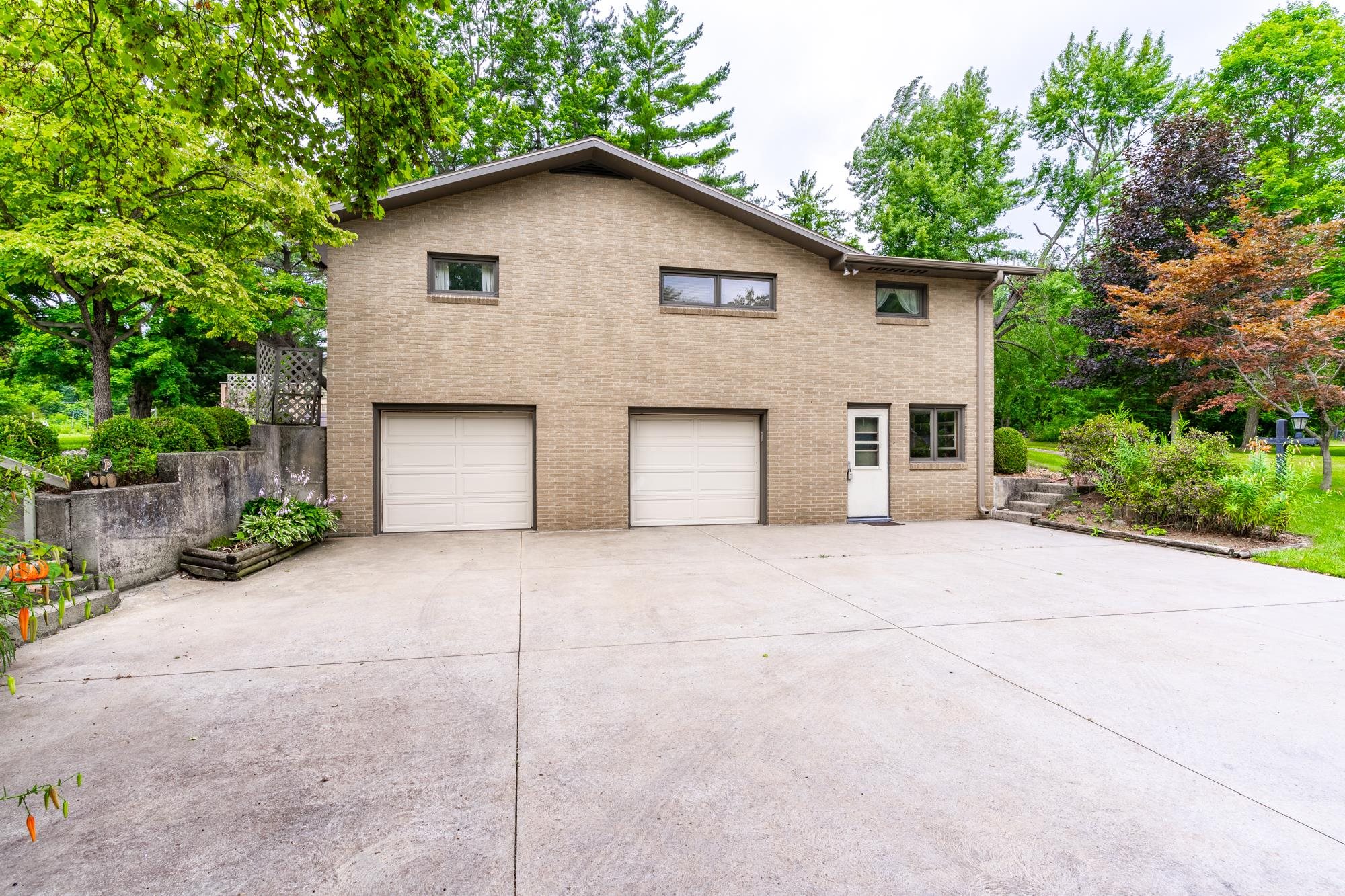 6805 Edgebrook