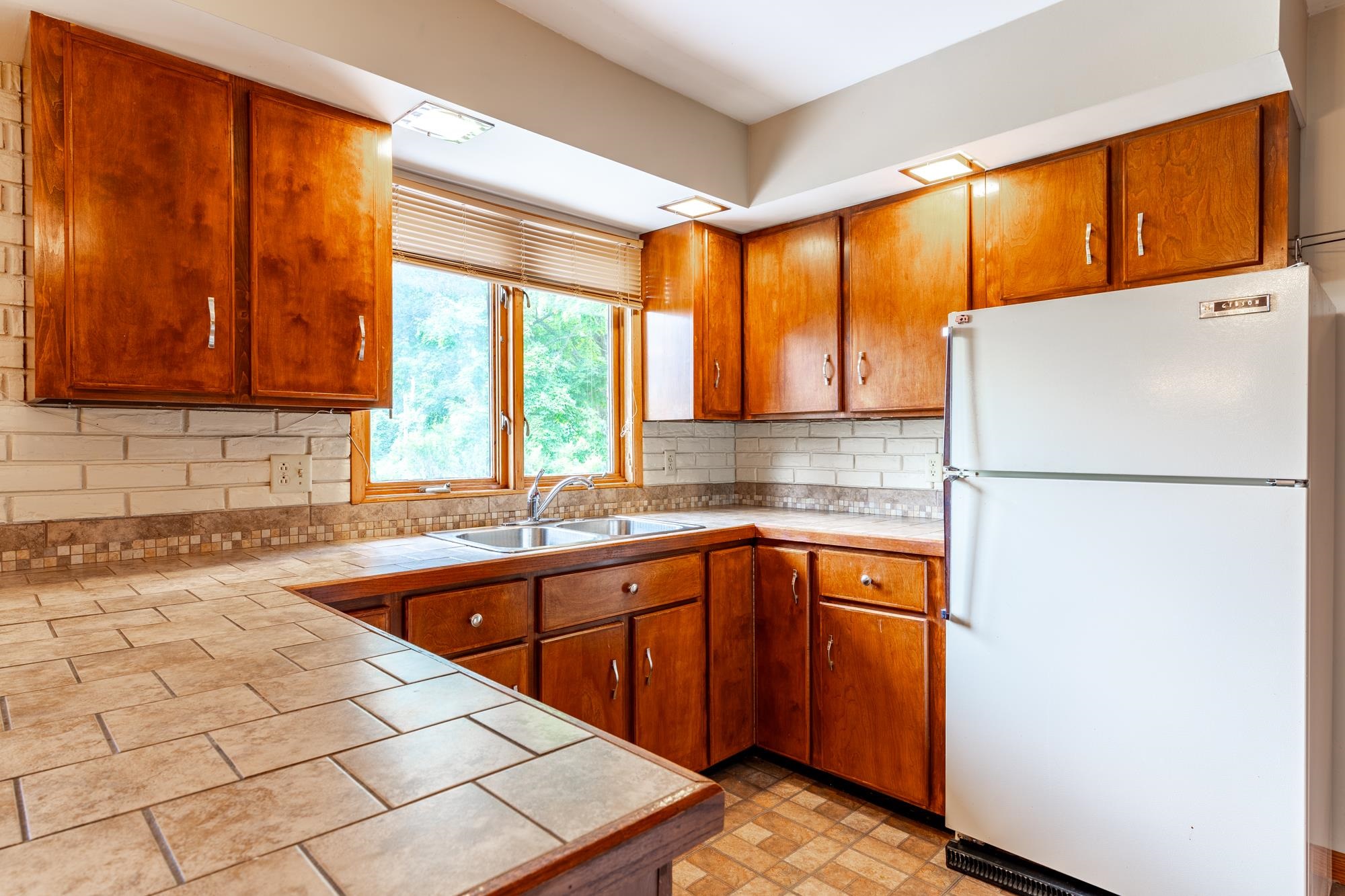 6805 Edgebrook