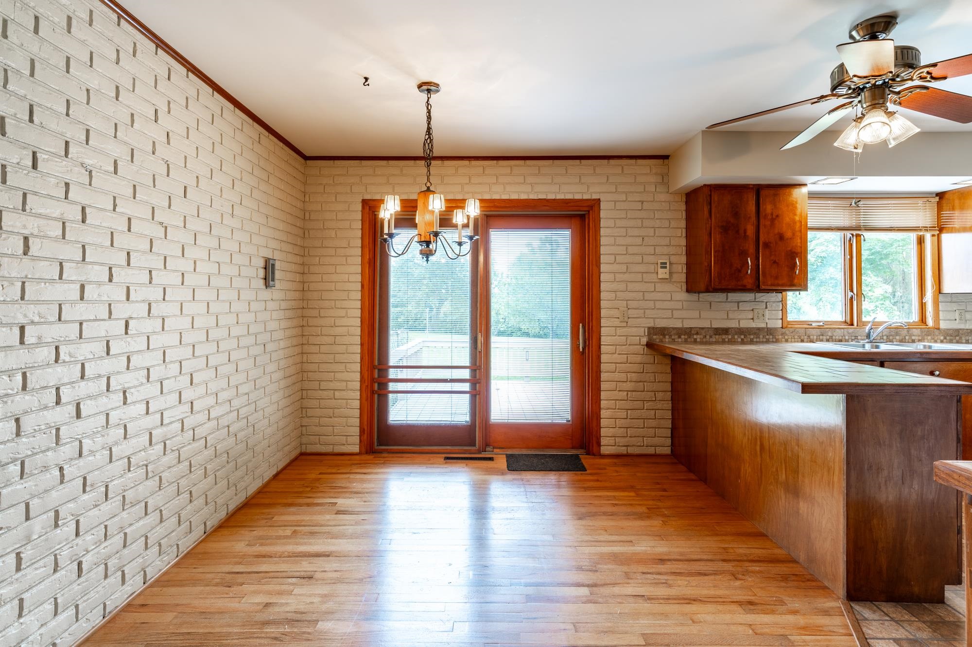 6805 Edgebrook