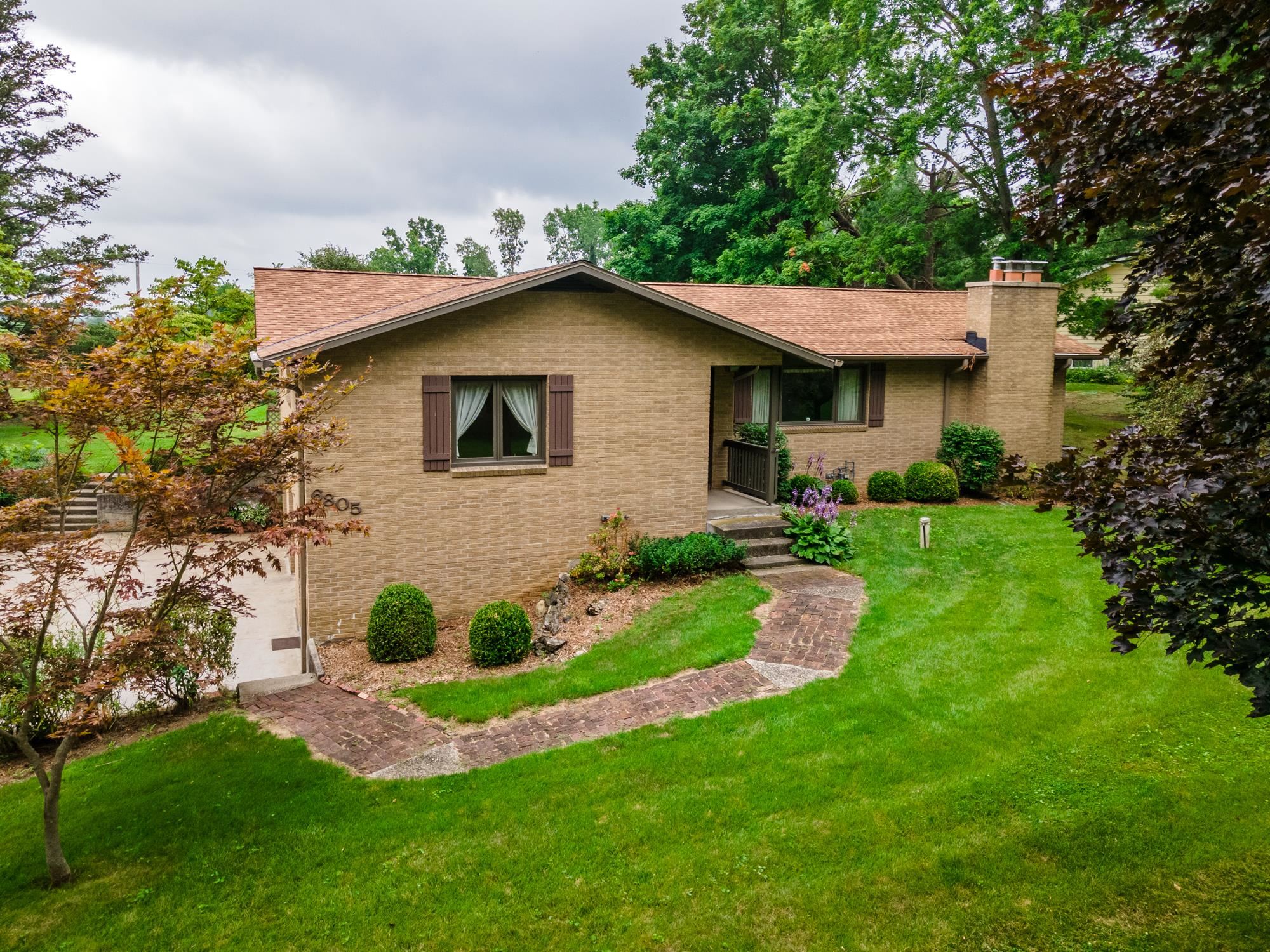 6805 Edgebrook