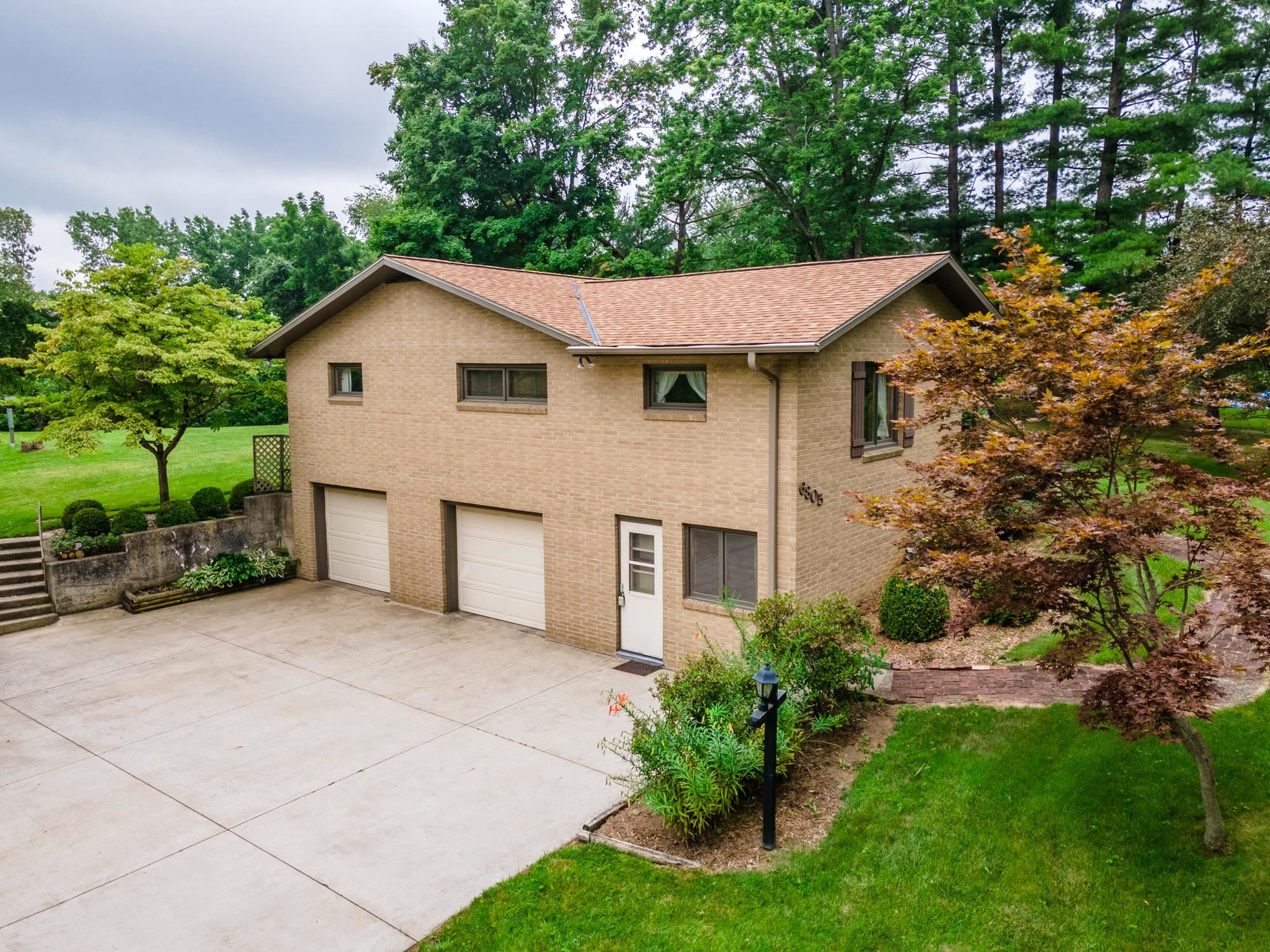 6805 Edgebrook