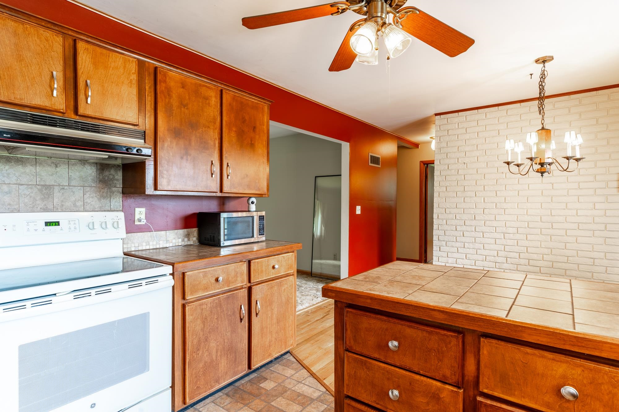 6805 Edgebrook