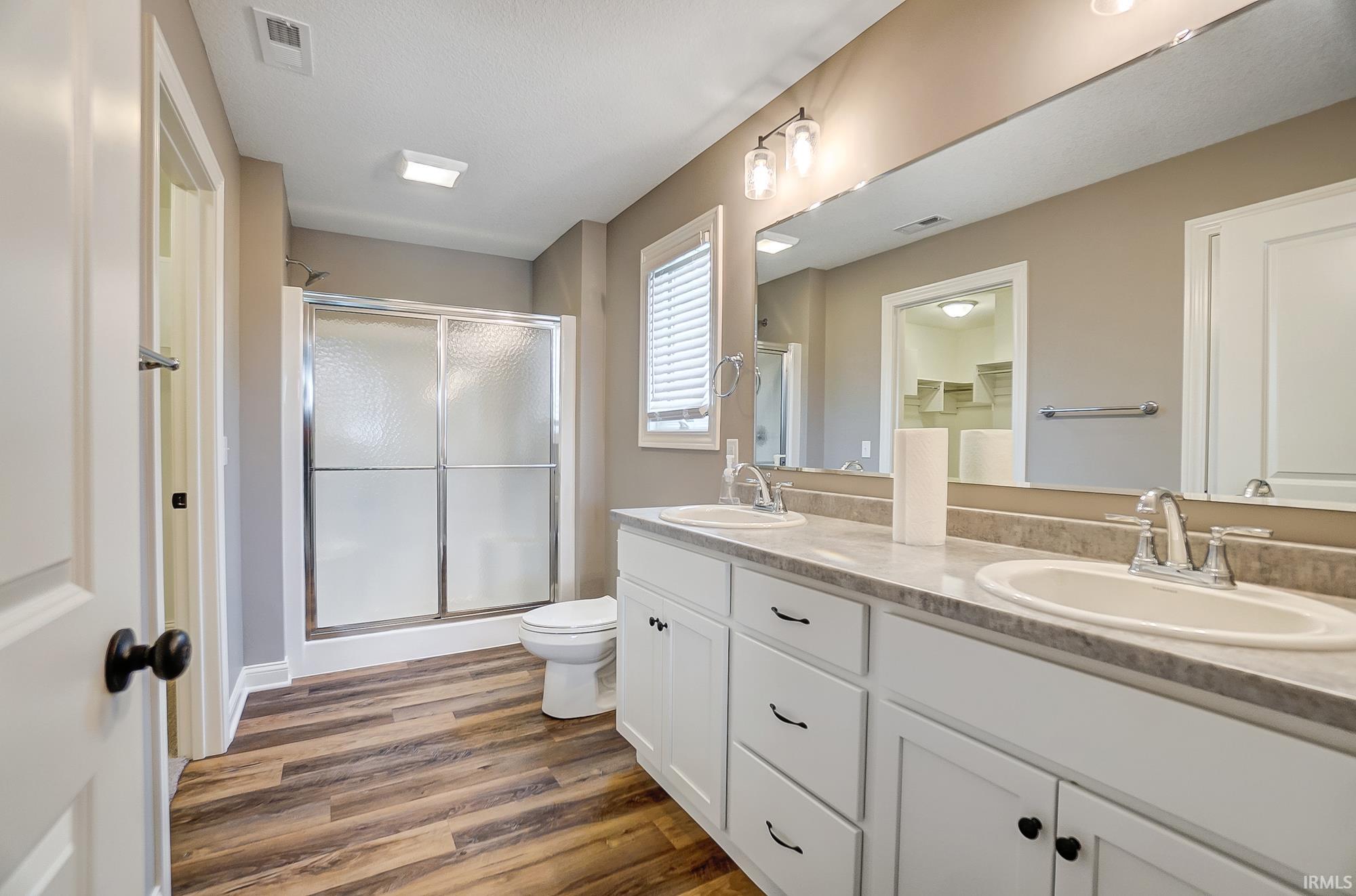 8888 Camdenwood