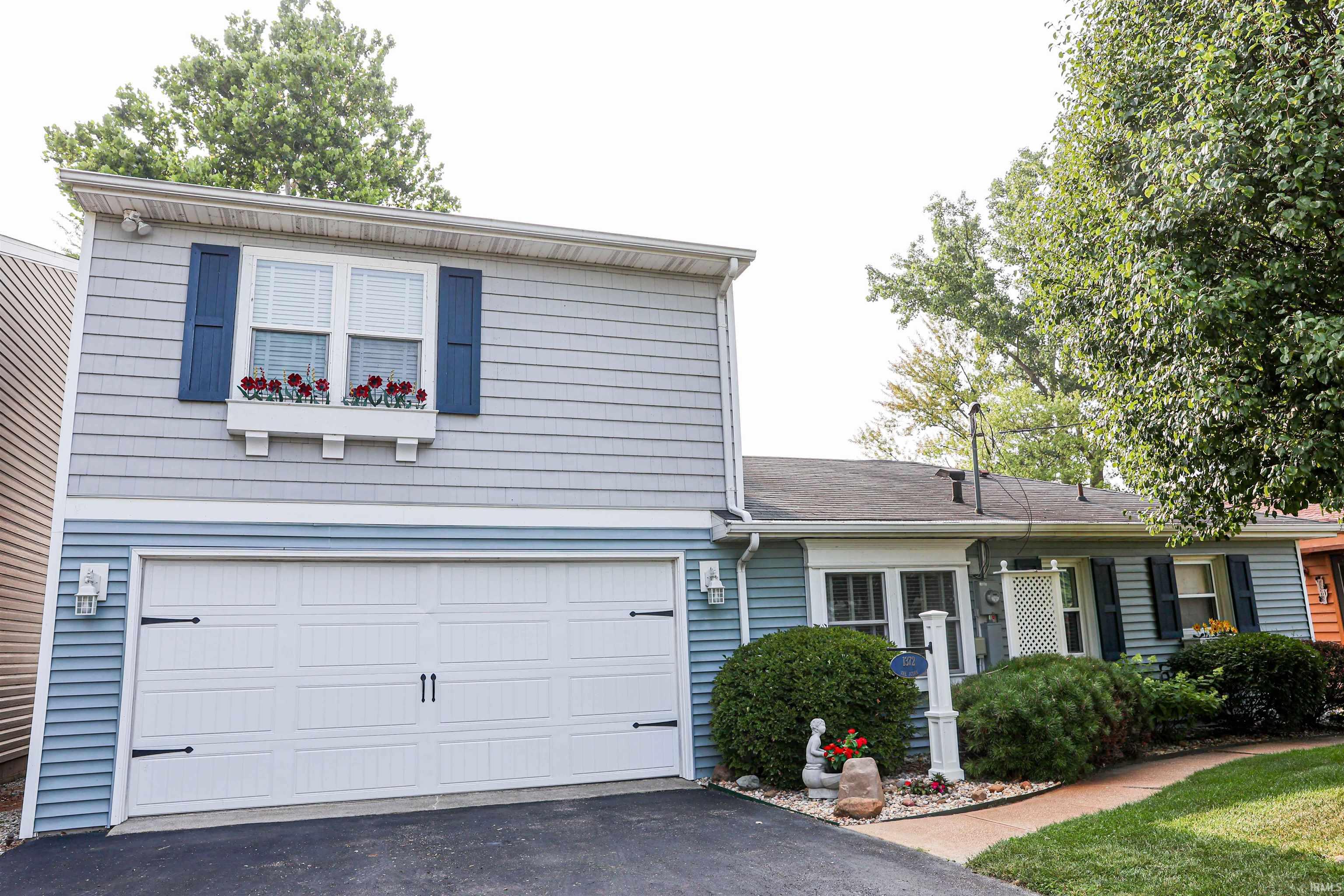 1372 Lakeshore