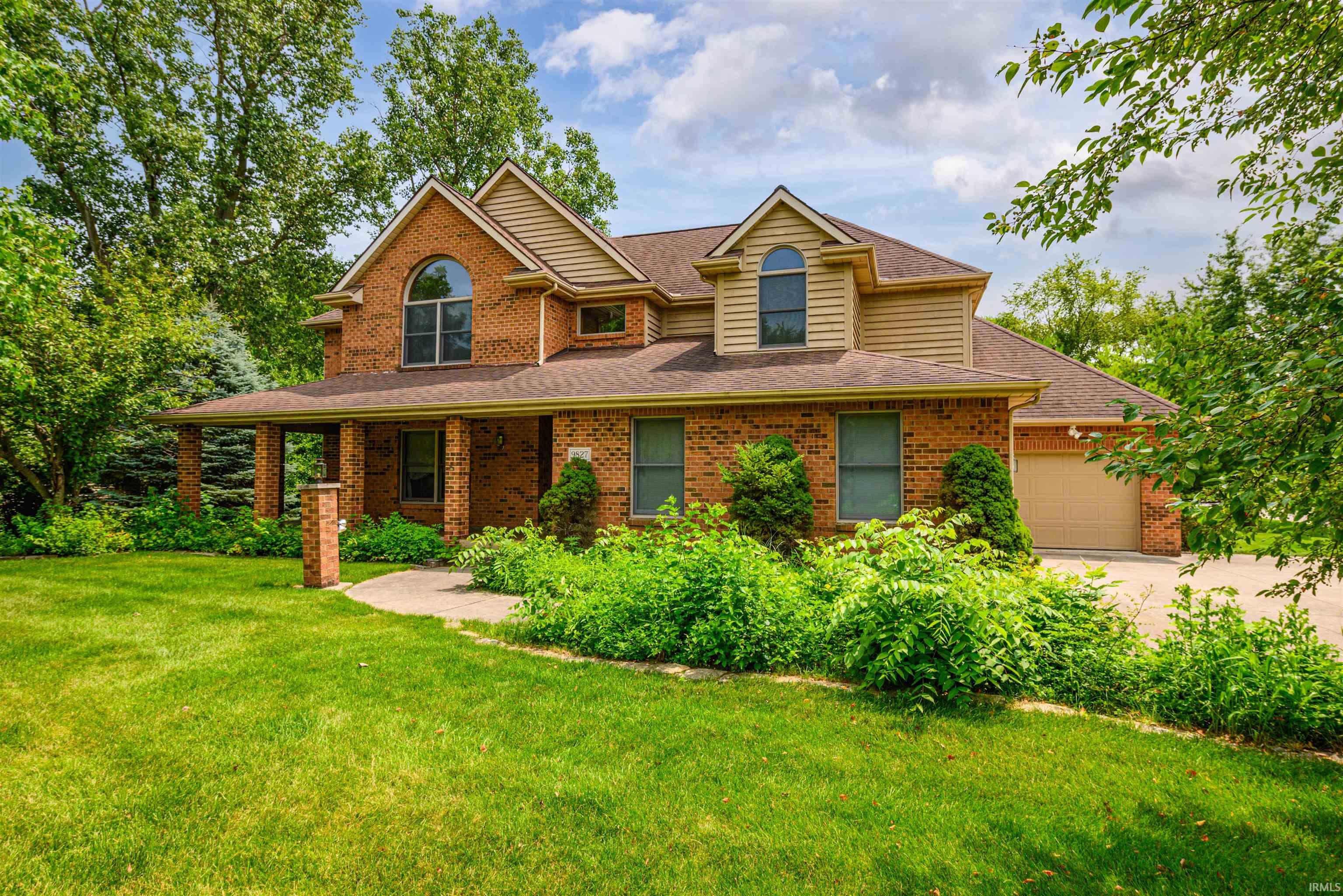 9827 Crown Point