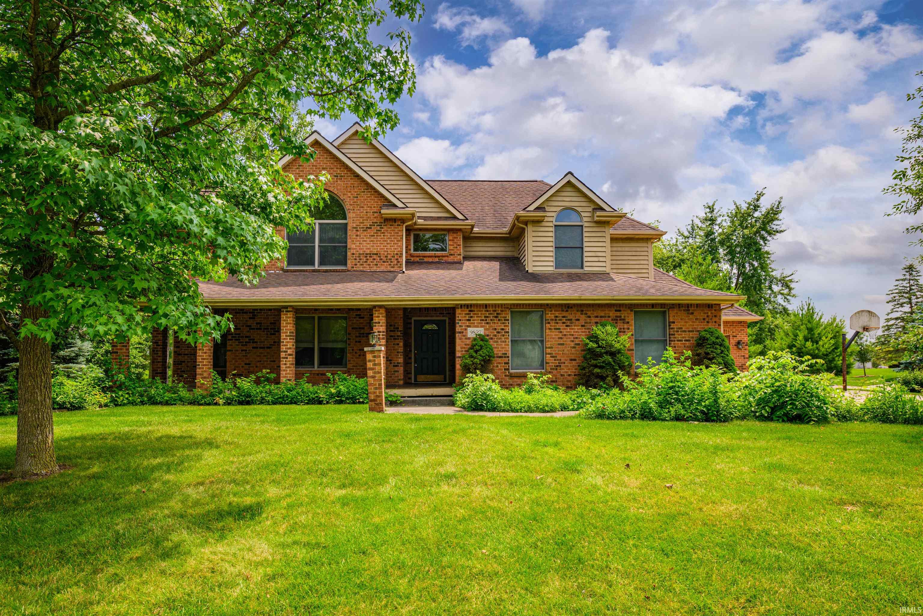 9827 Crown Point