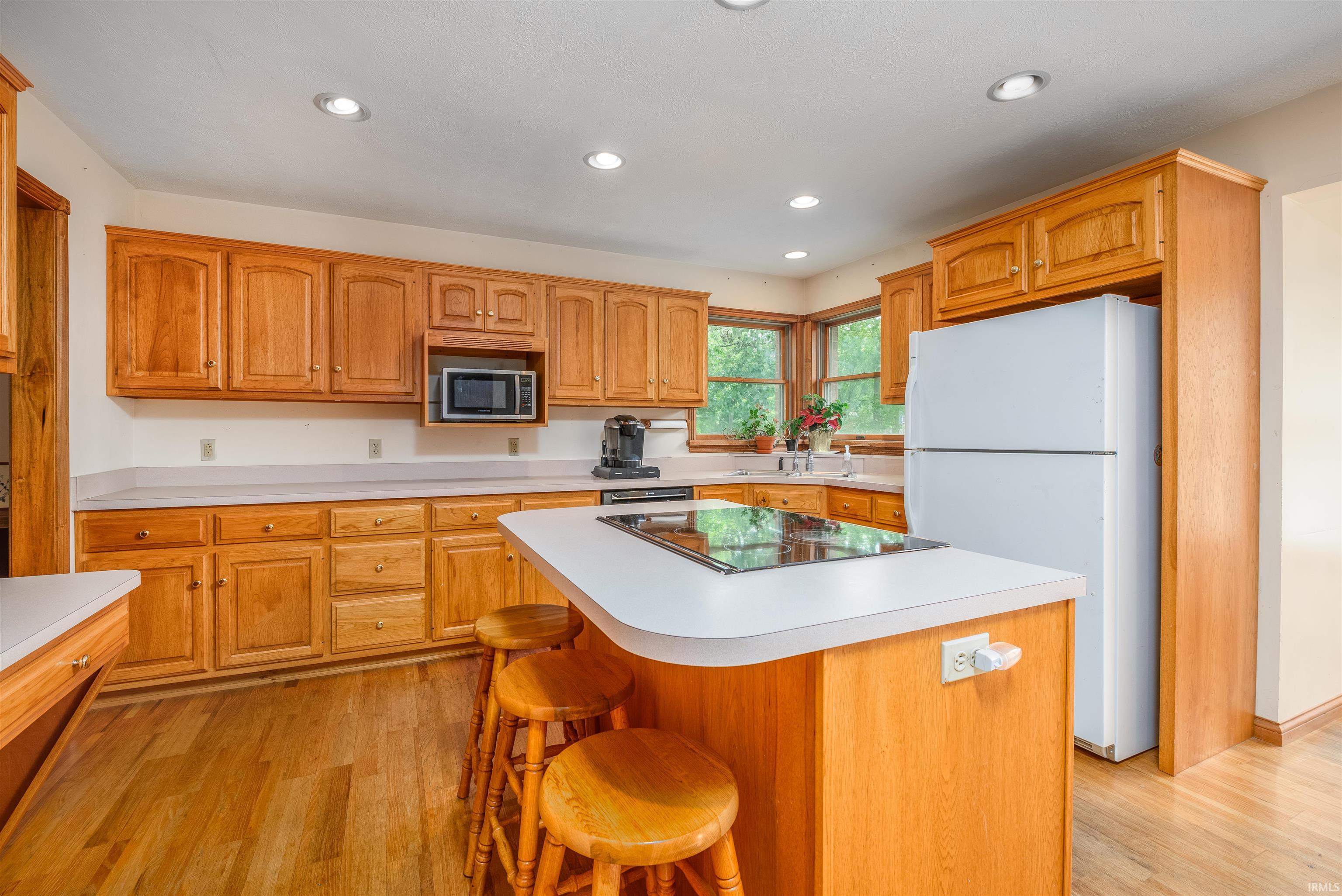 9827 Crown Point