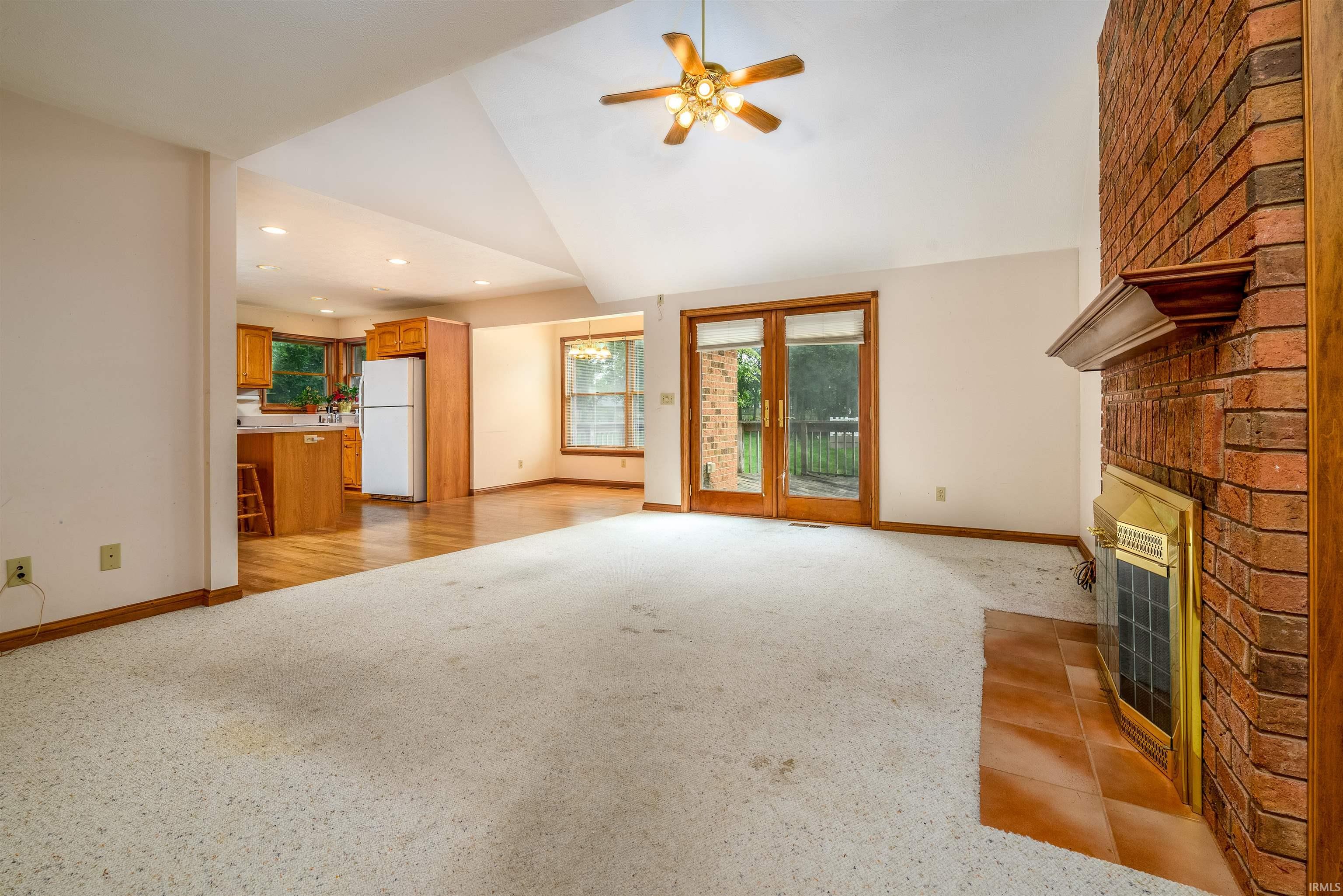 9827 Crown Point