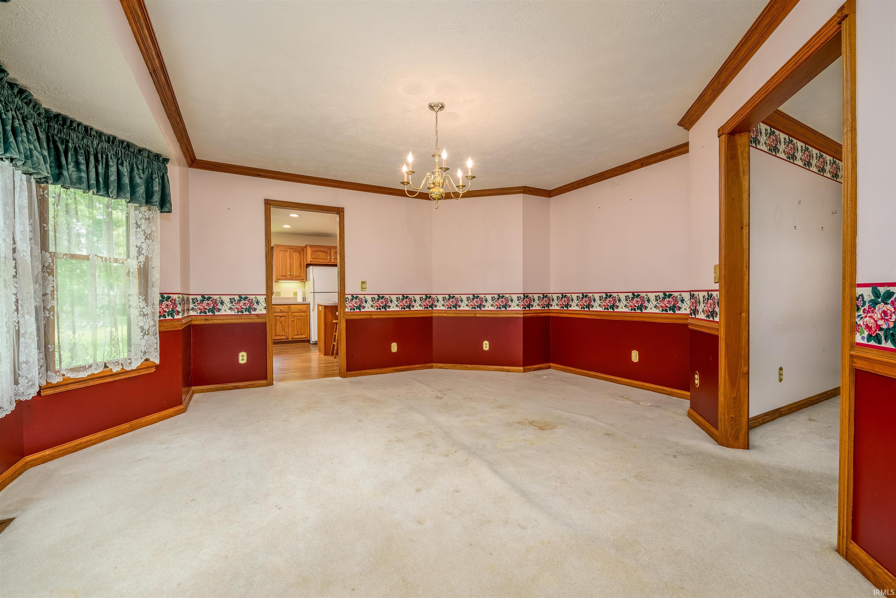 9827 Crown Point