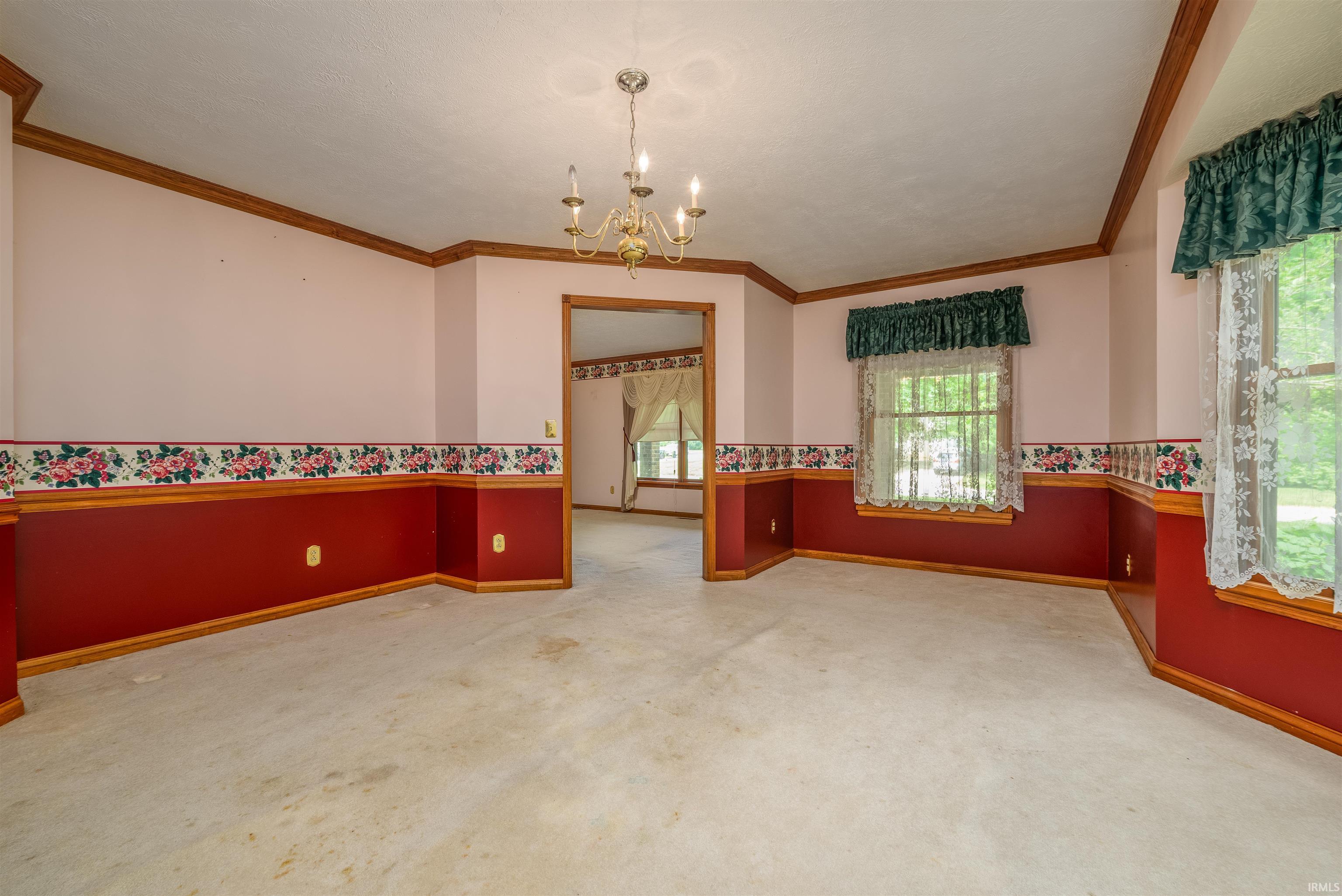 9827 Crown Point