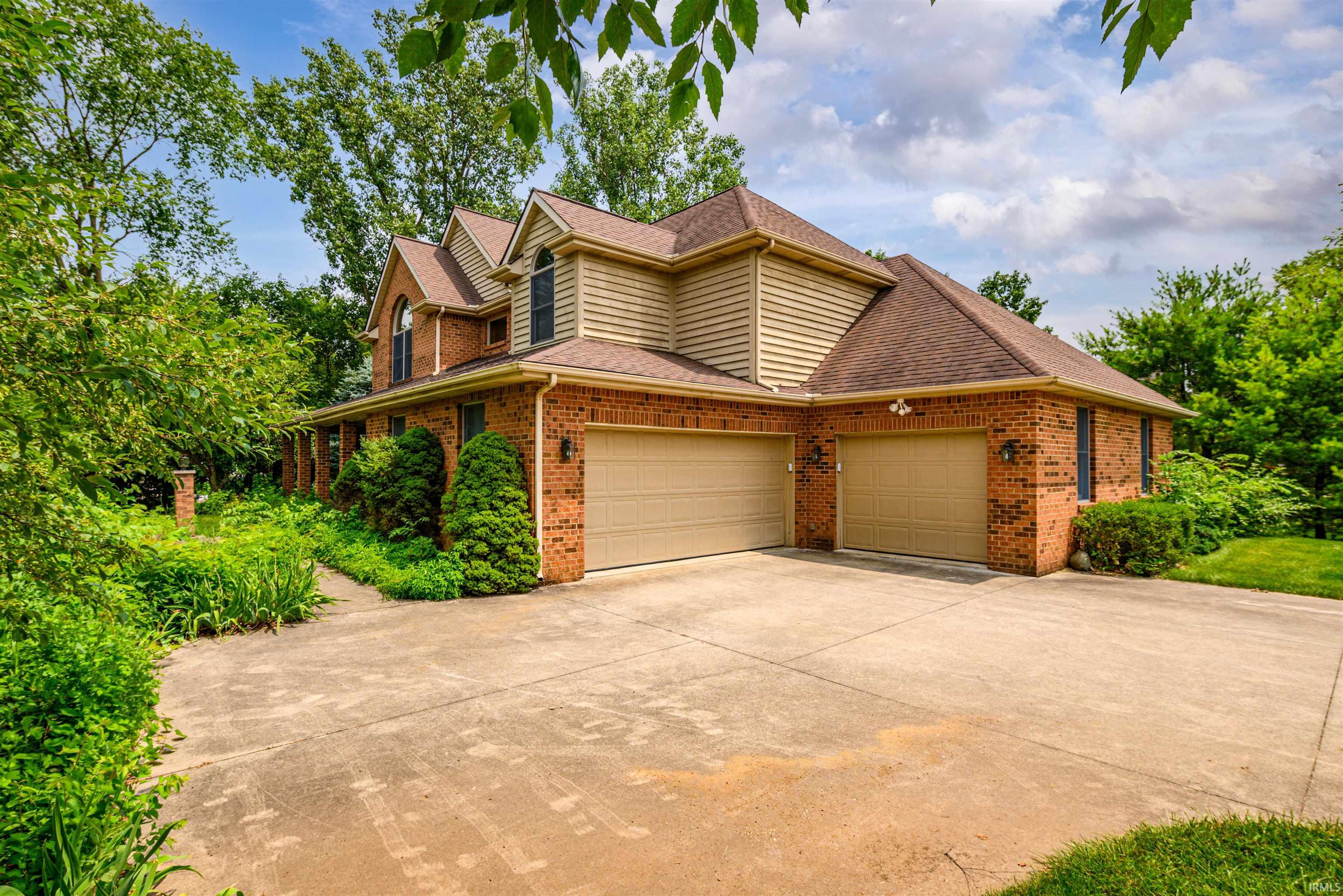 9827 Crown Point