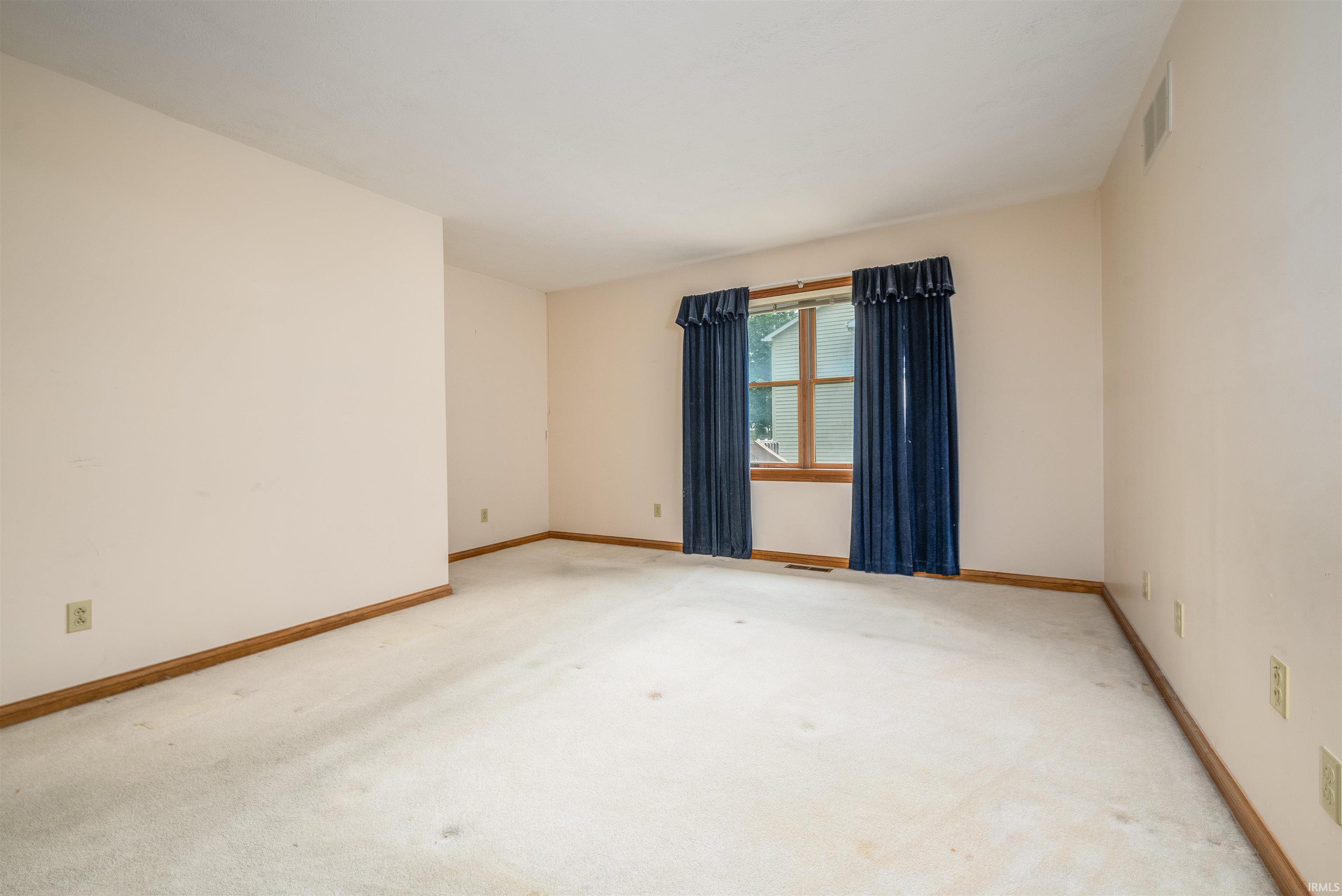9827 Crown Point