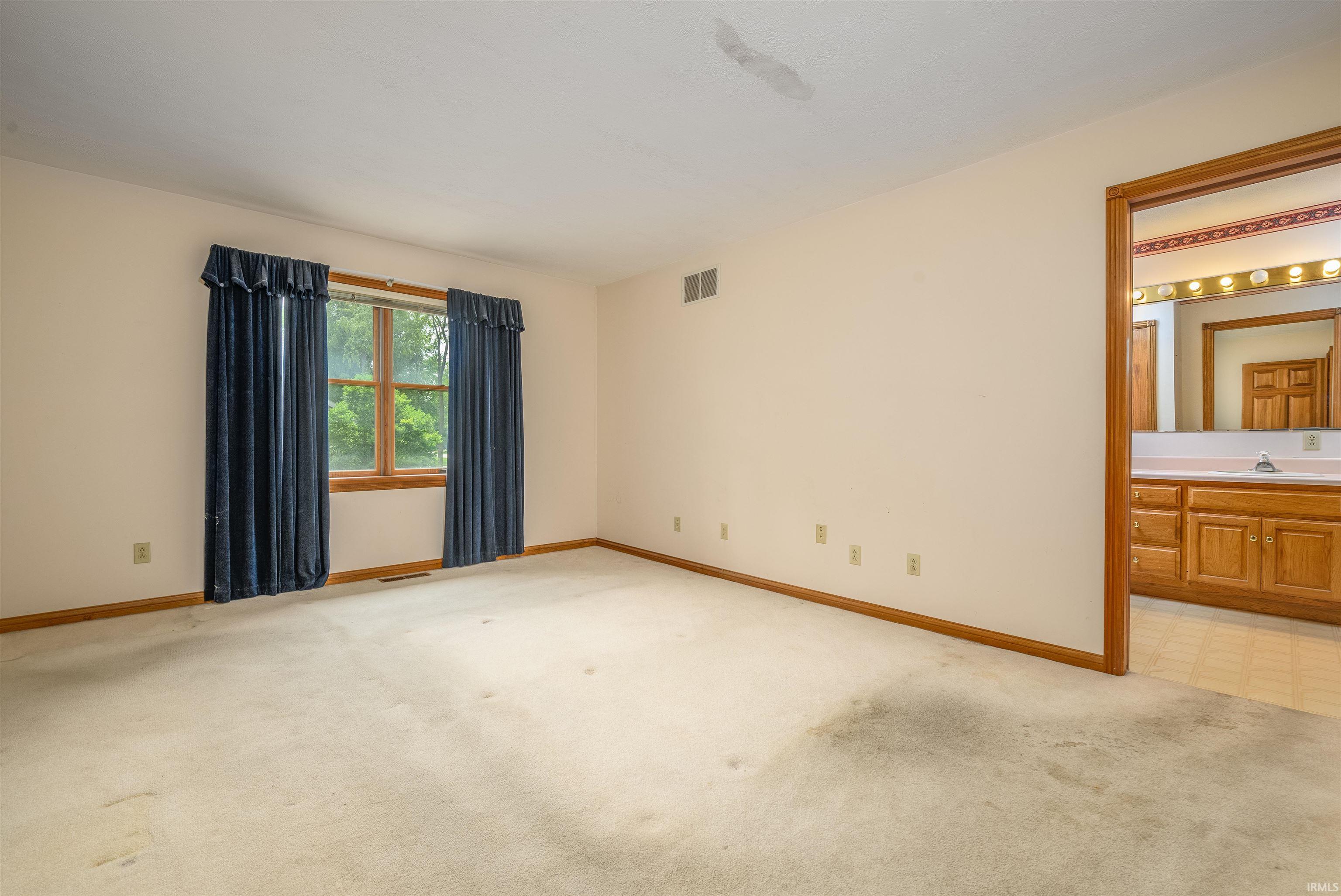 9827 Crown Point