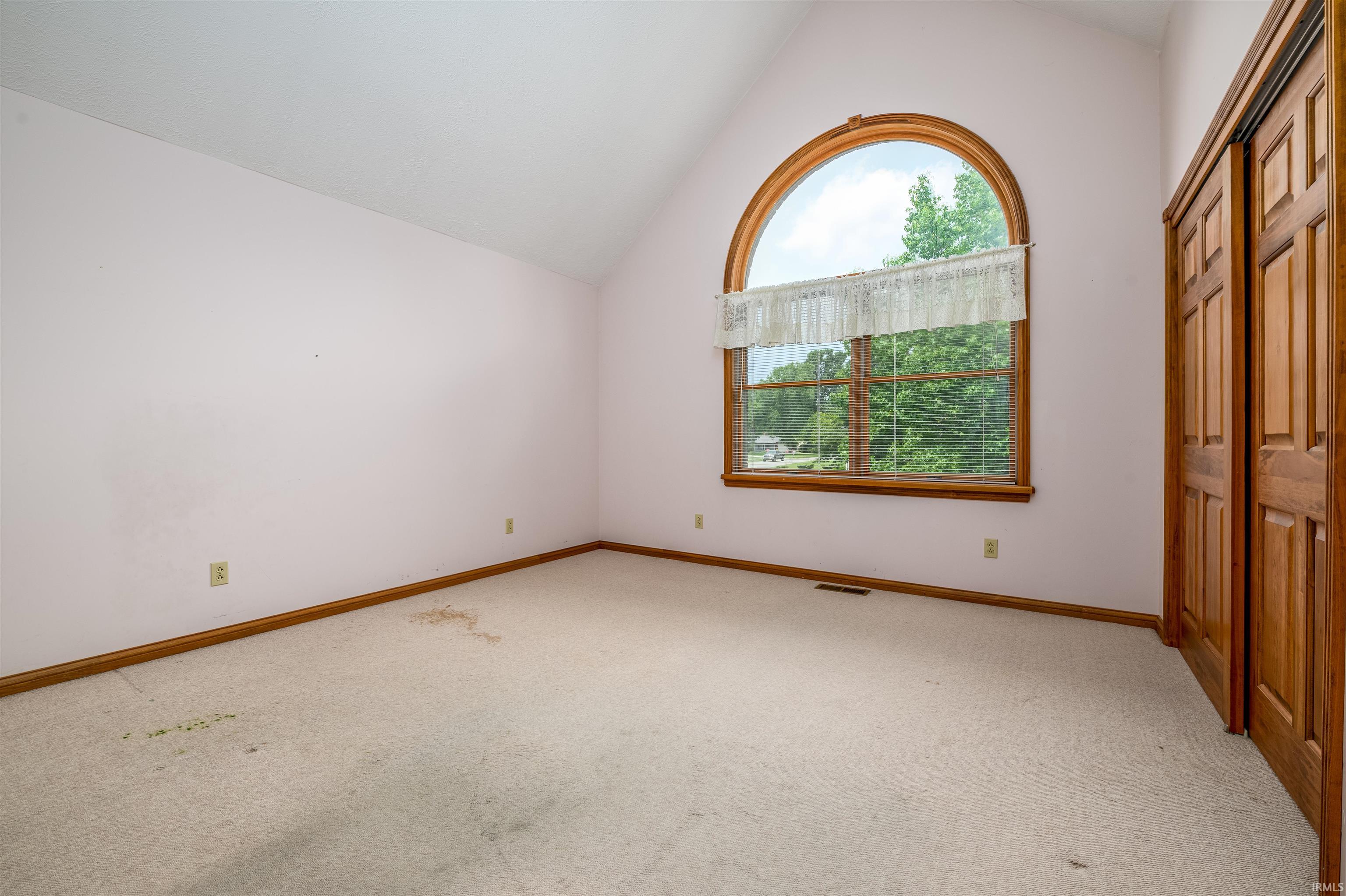 9827 Crown Point