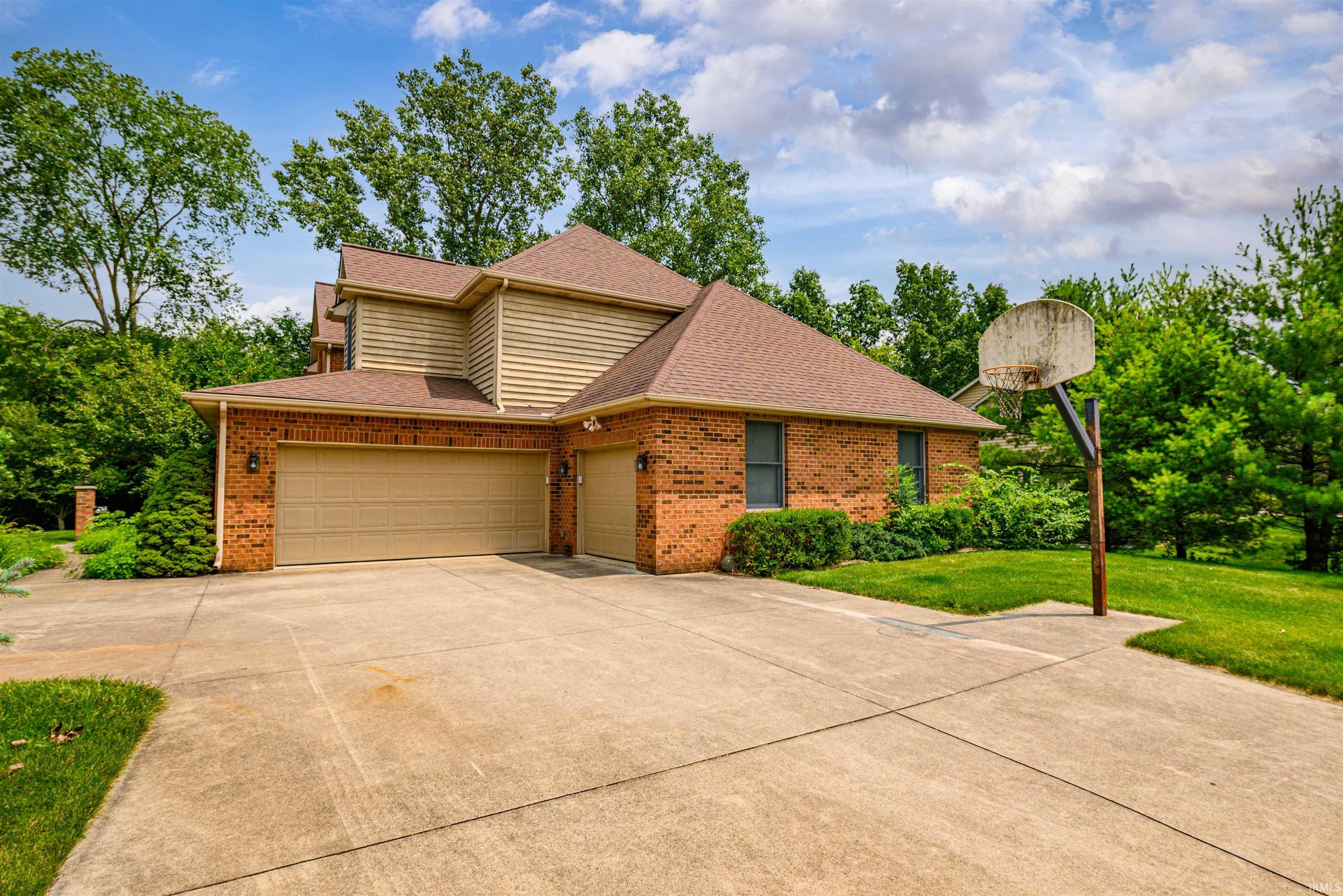 9827 Crown Point