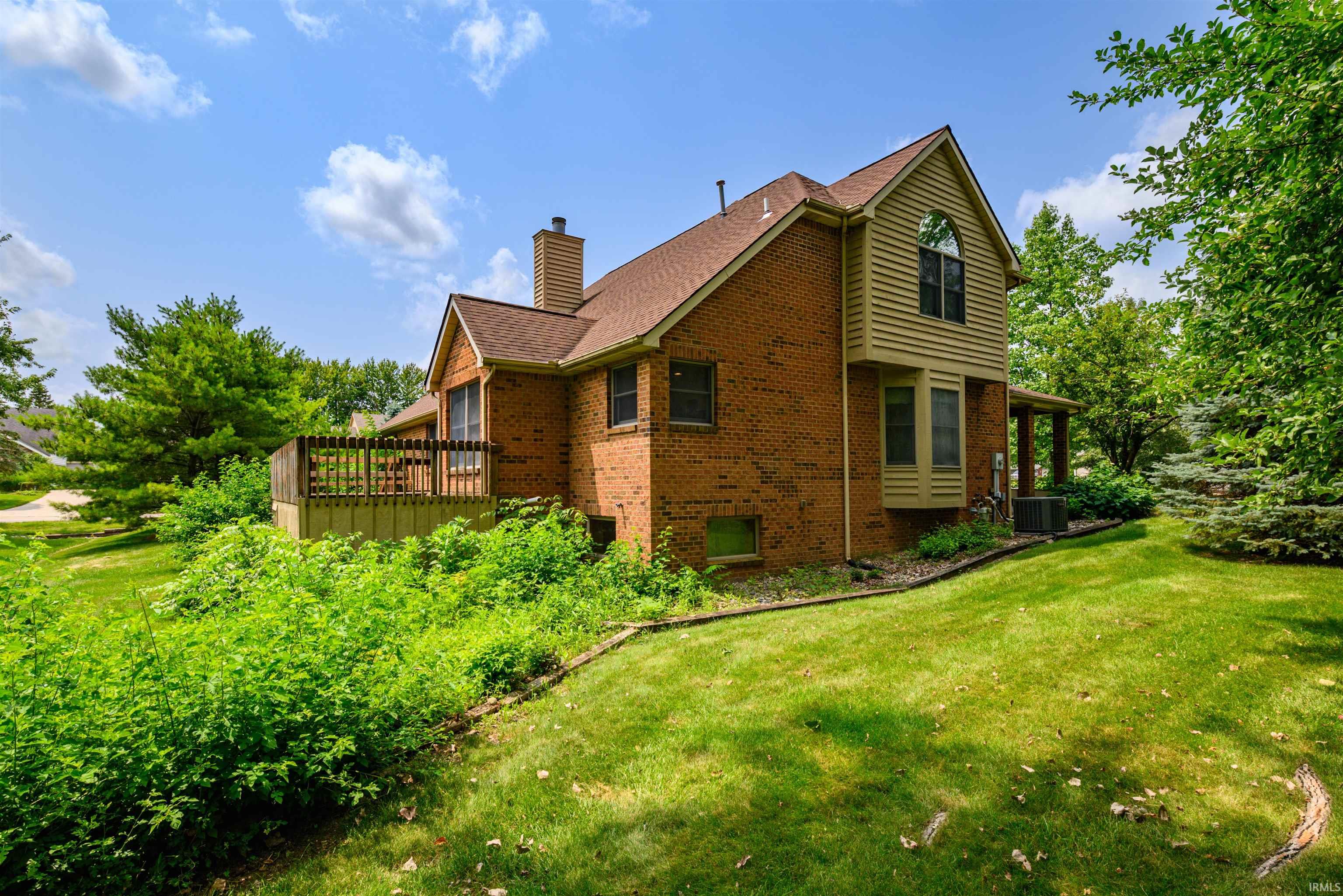 9827 Crown Point