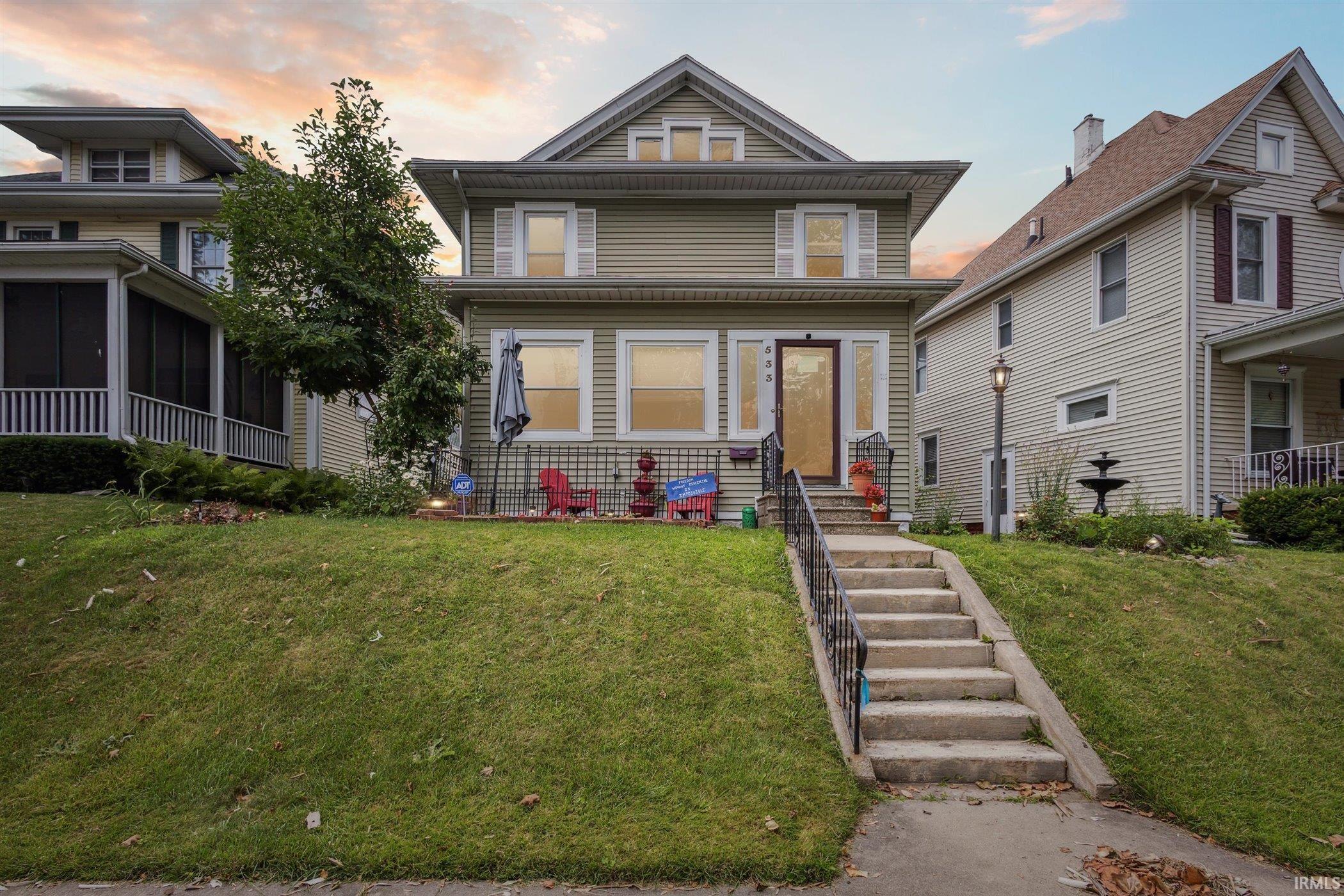 533 Riverside
