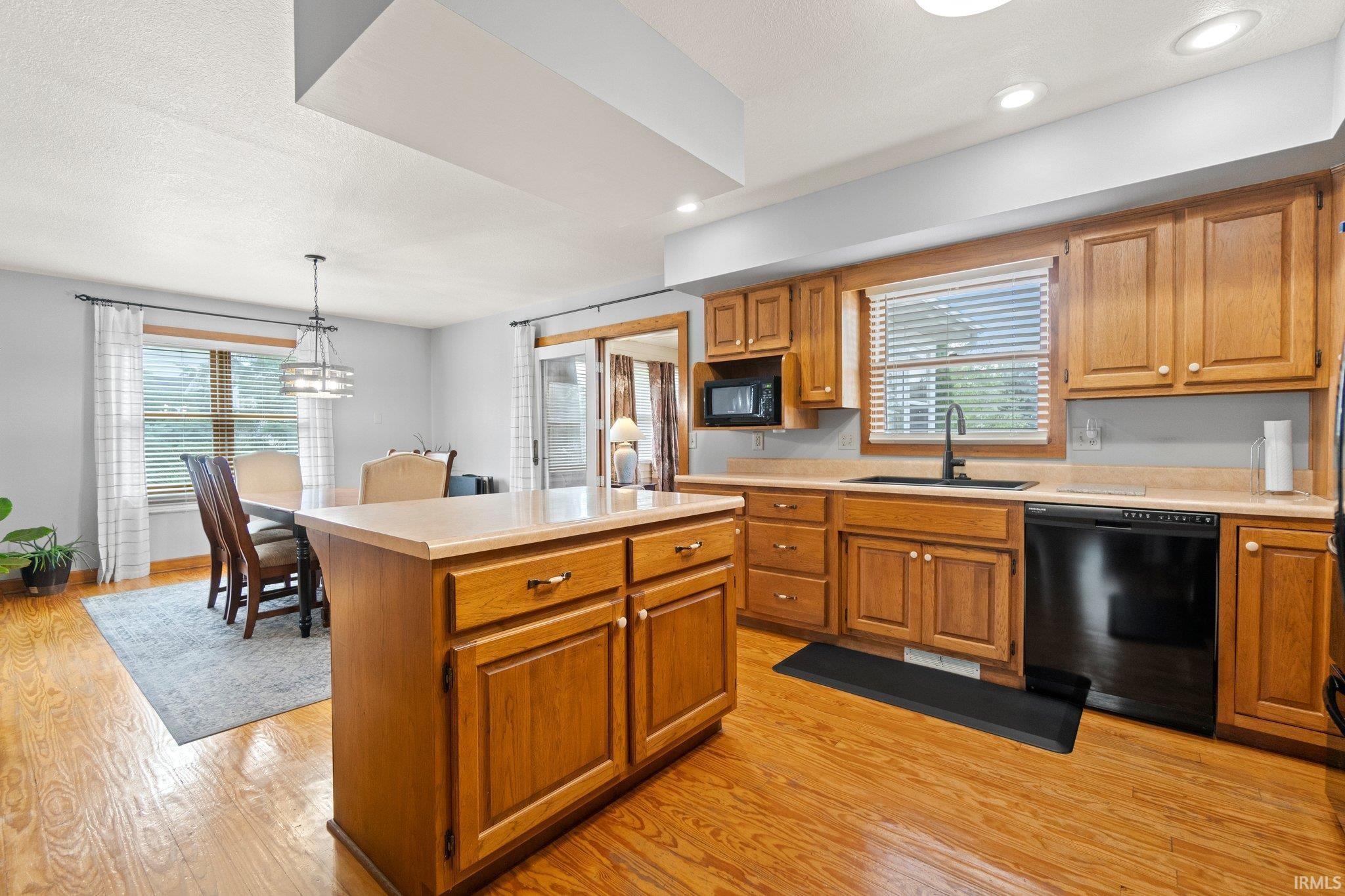 1367 Sunriver