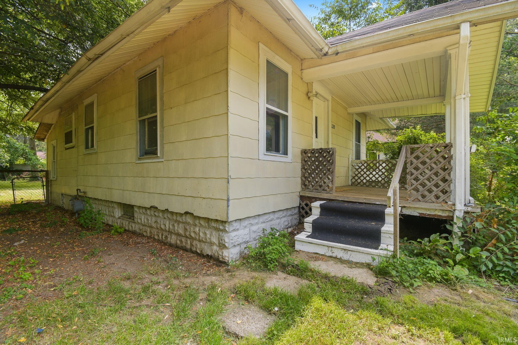 220 Mccombs