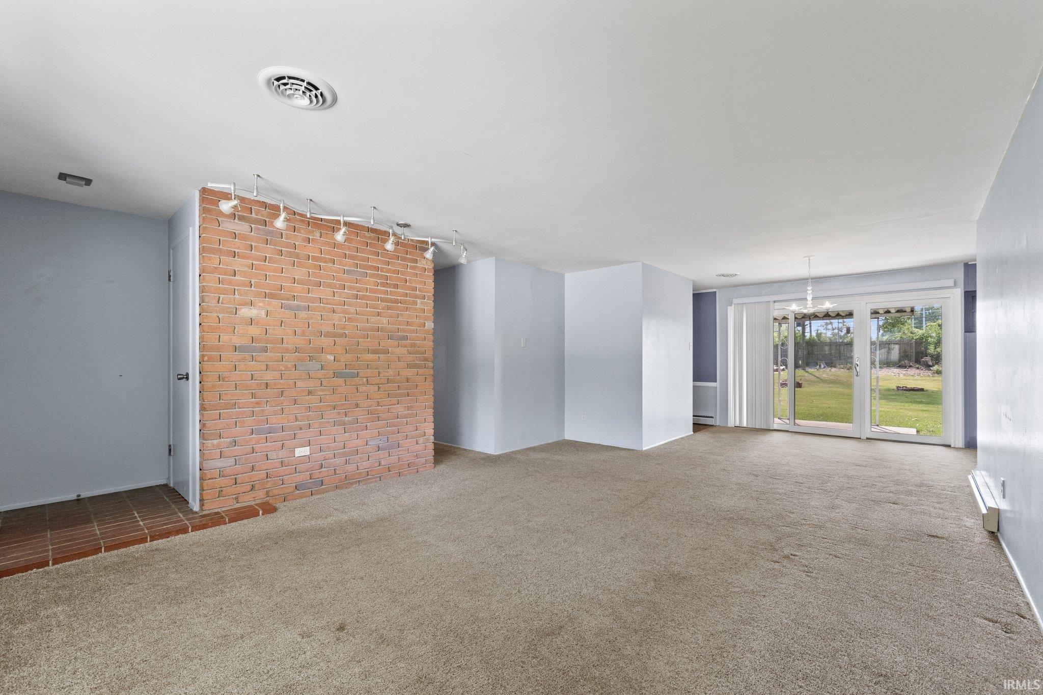 1039 Hollyhill