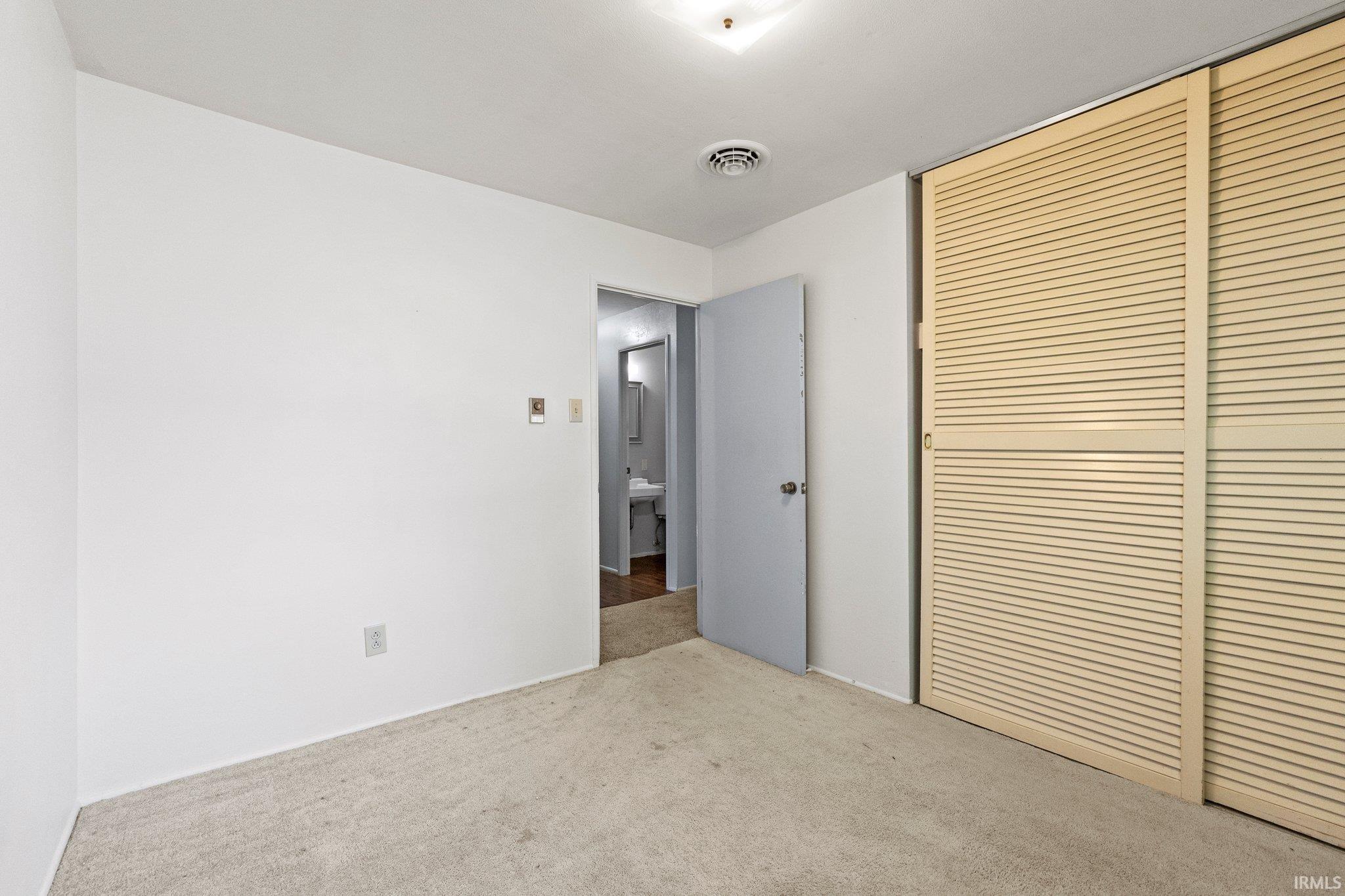 1039 Hollyhill