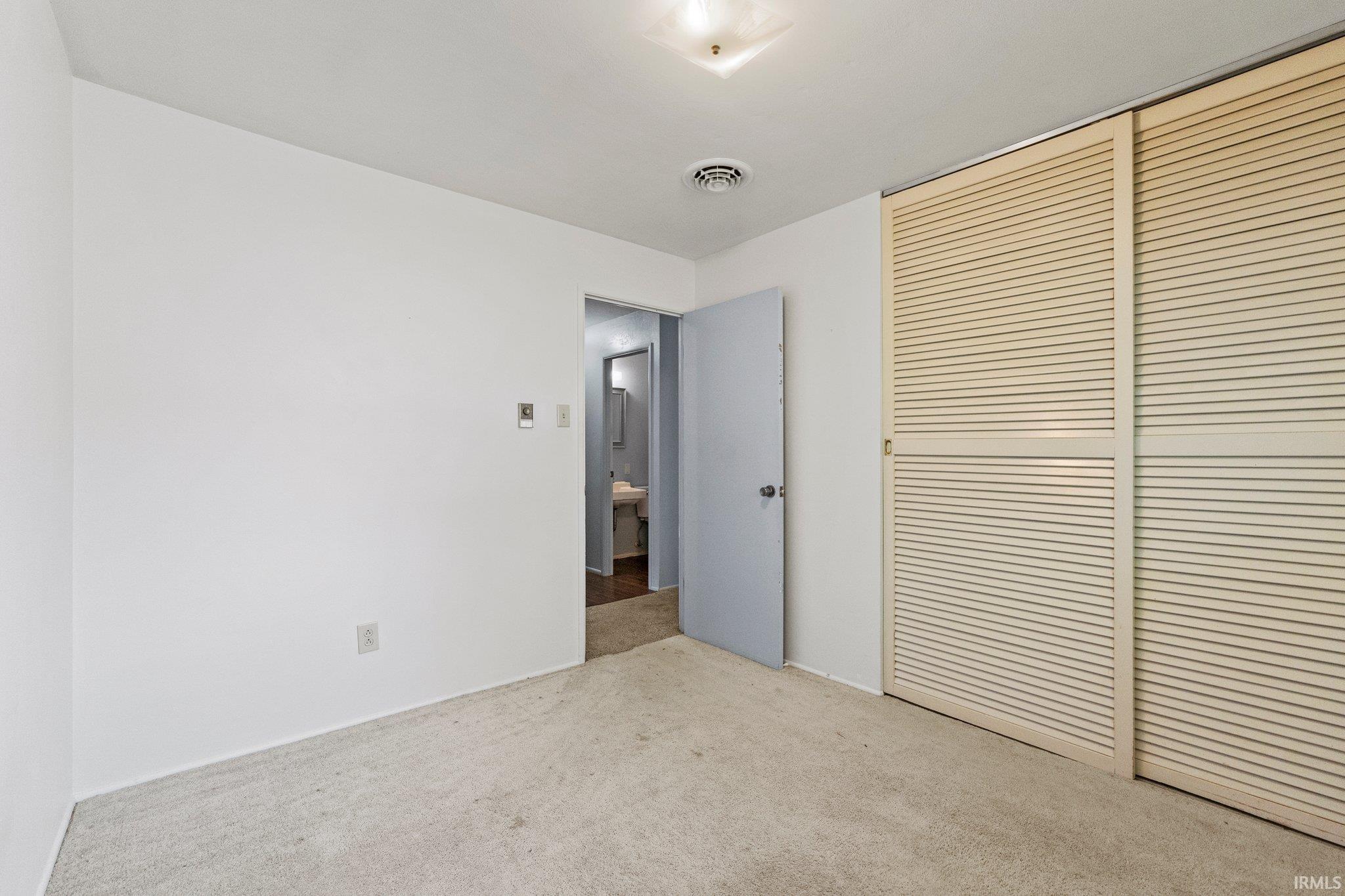 1039 Hollyhill