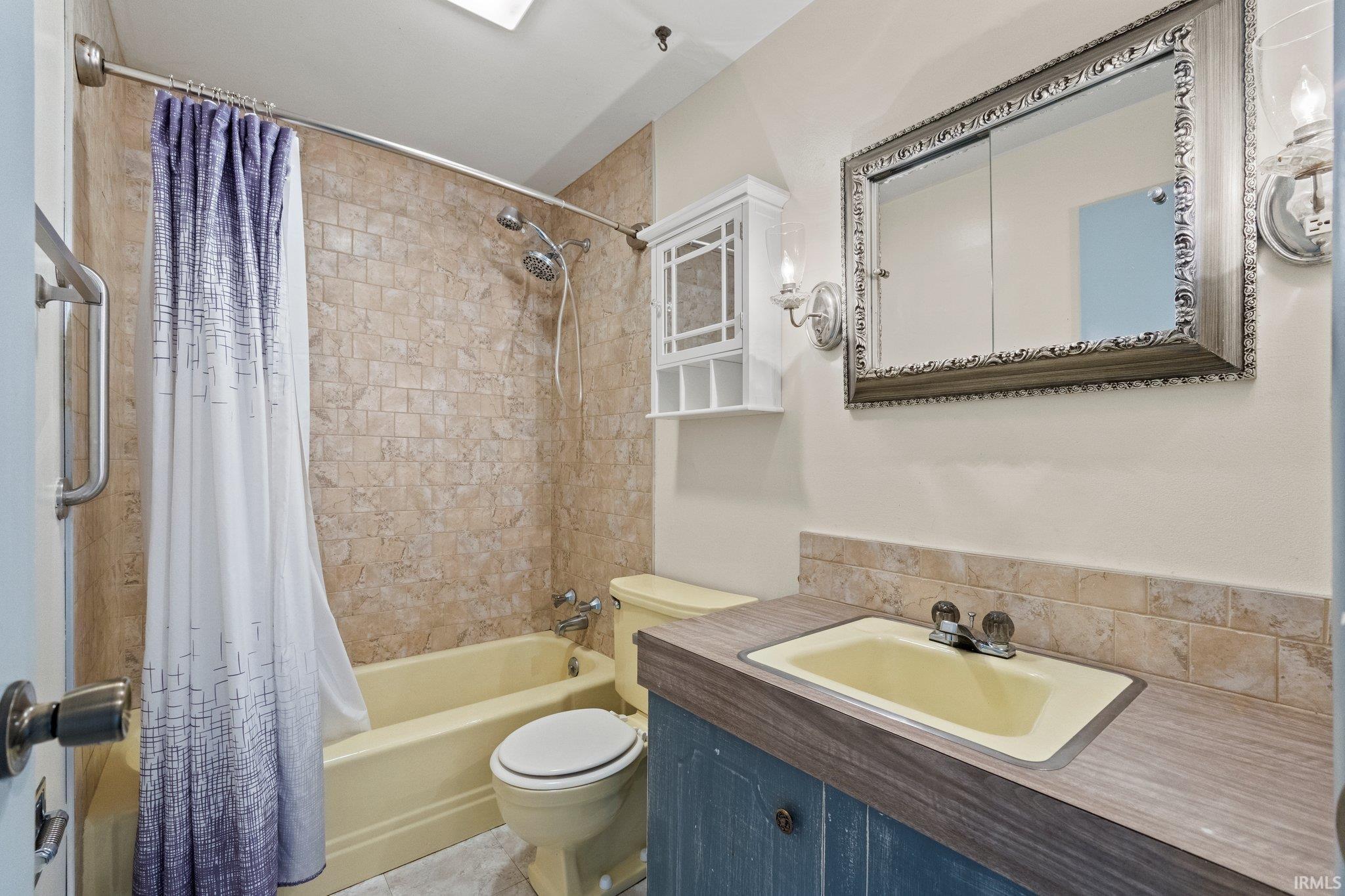 1039 Hollyhill