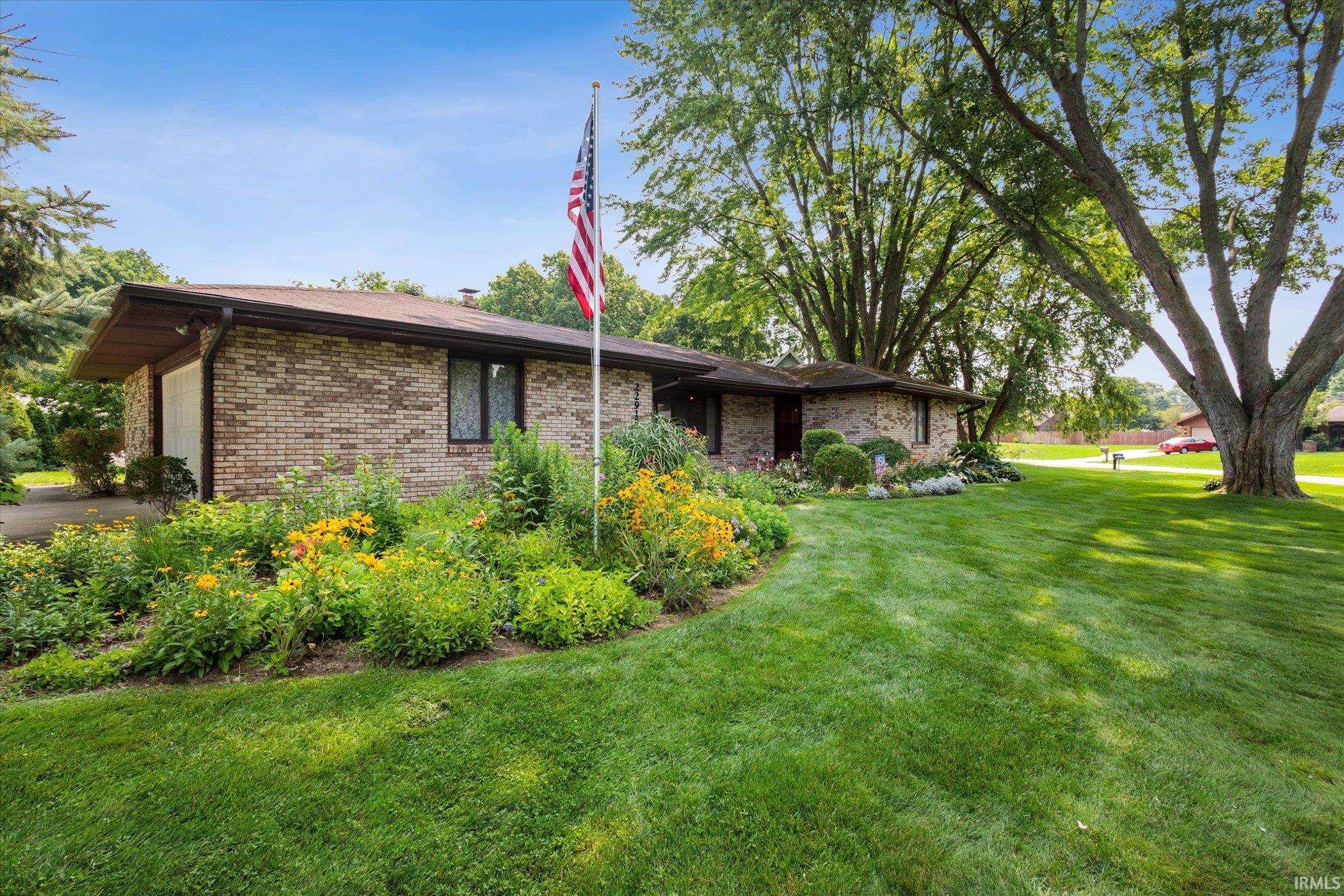 22915 Chestnut