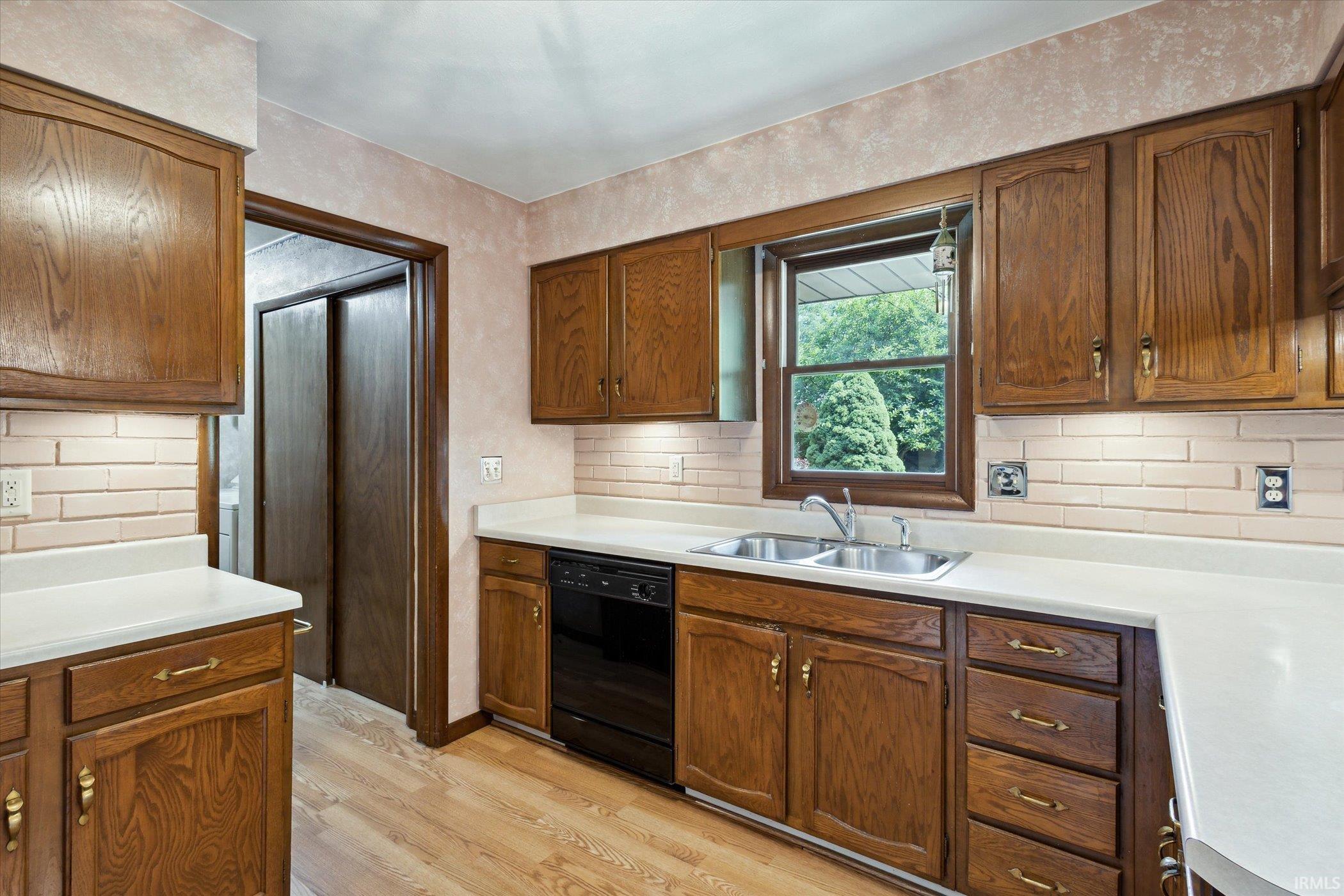 22915 Chestnut