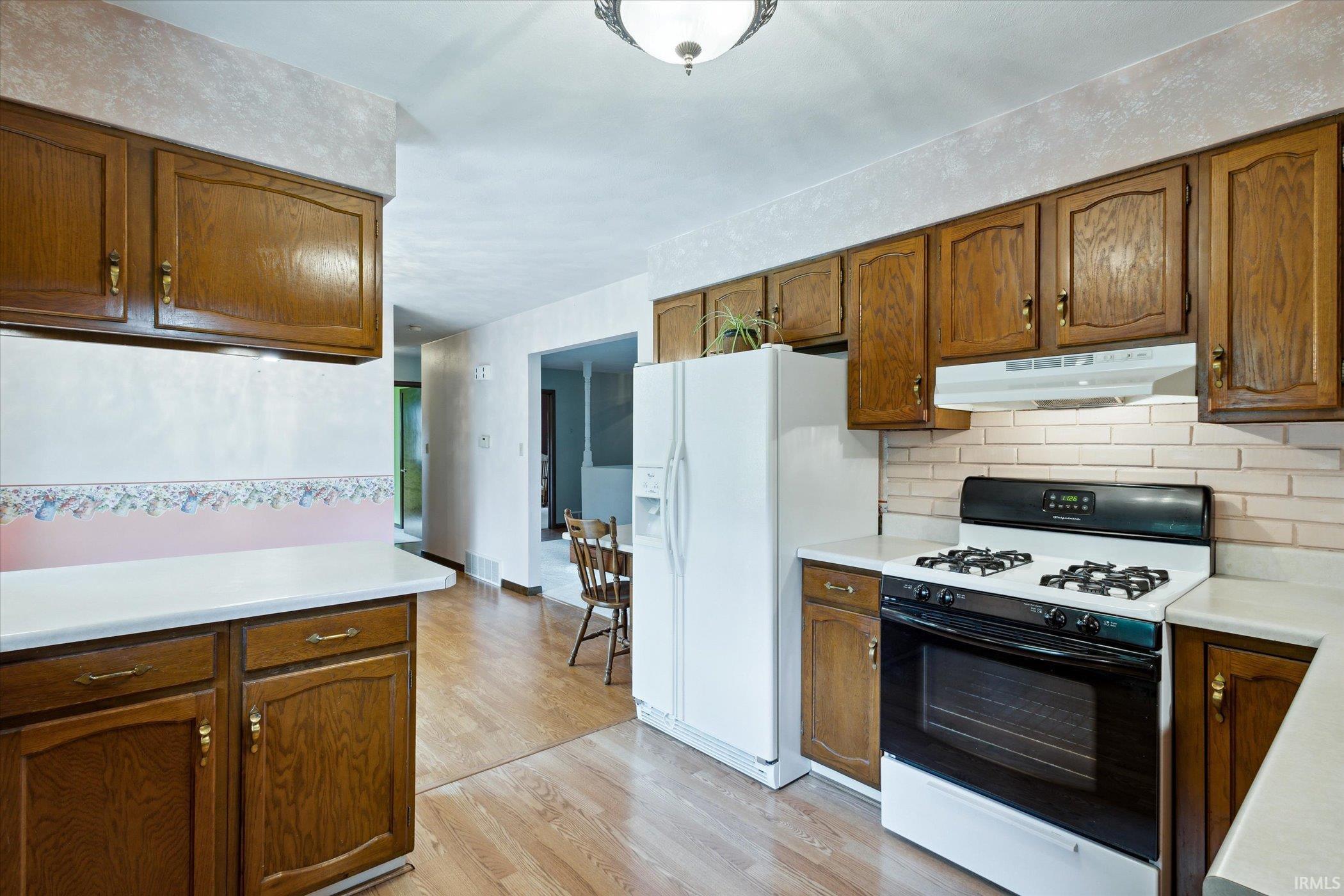 22915 Chestnut