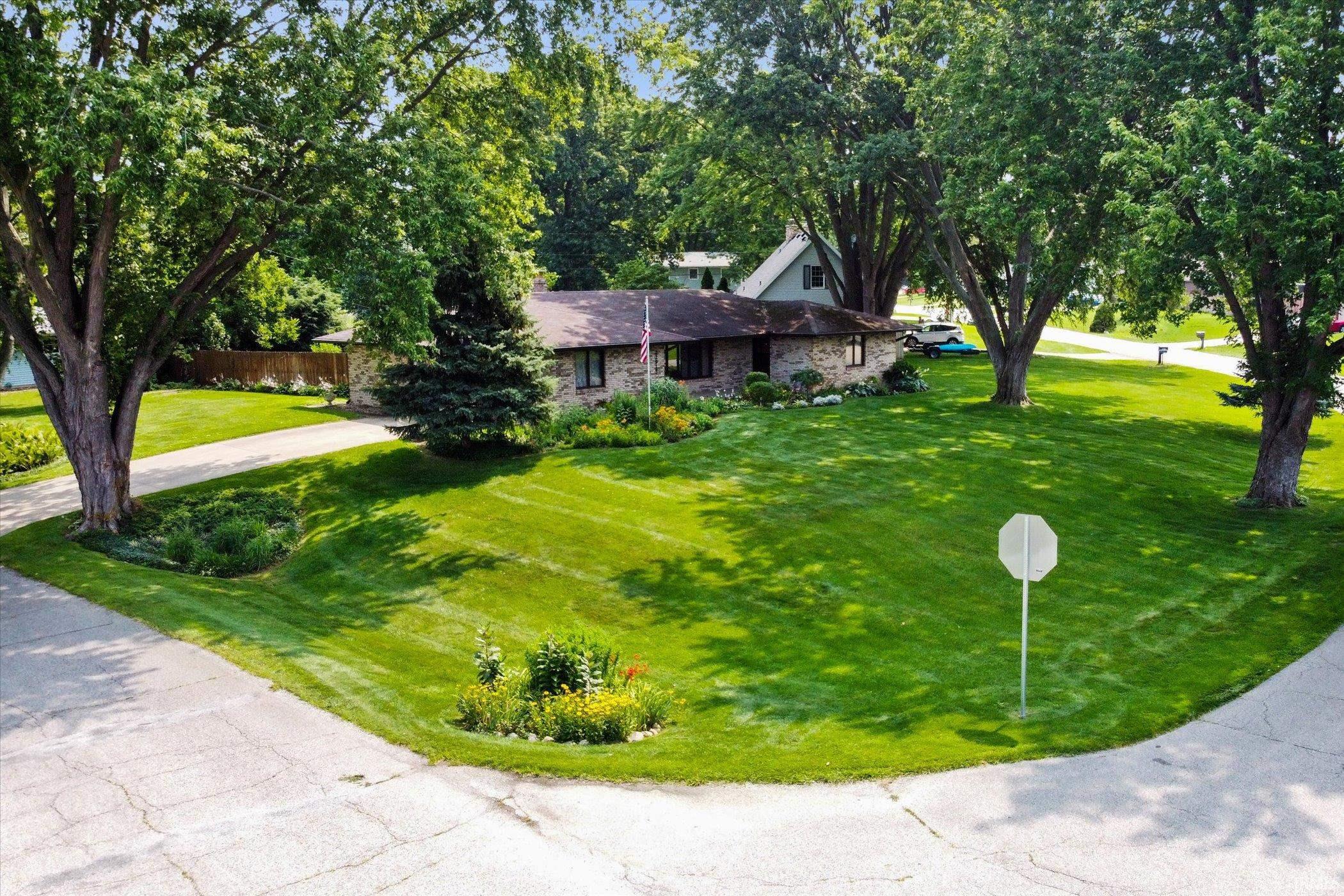 22915 Chestnut