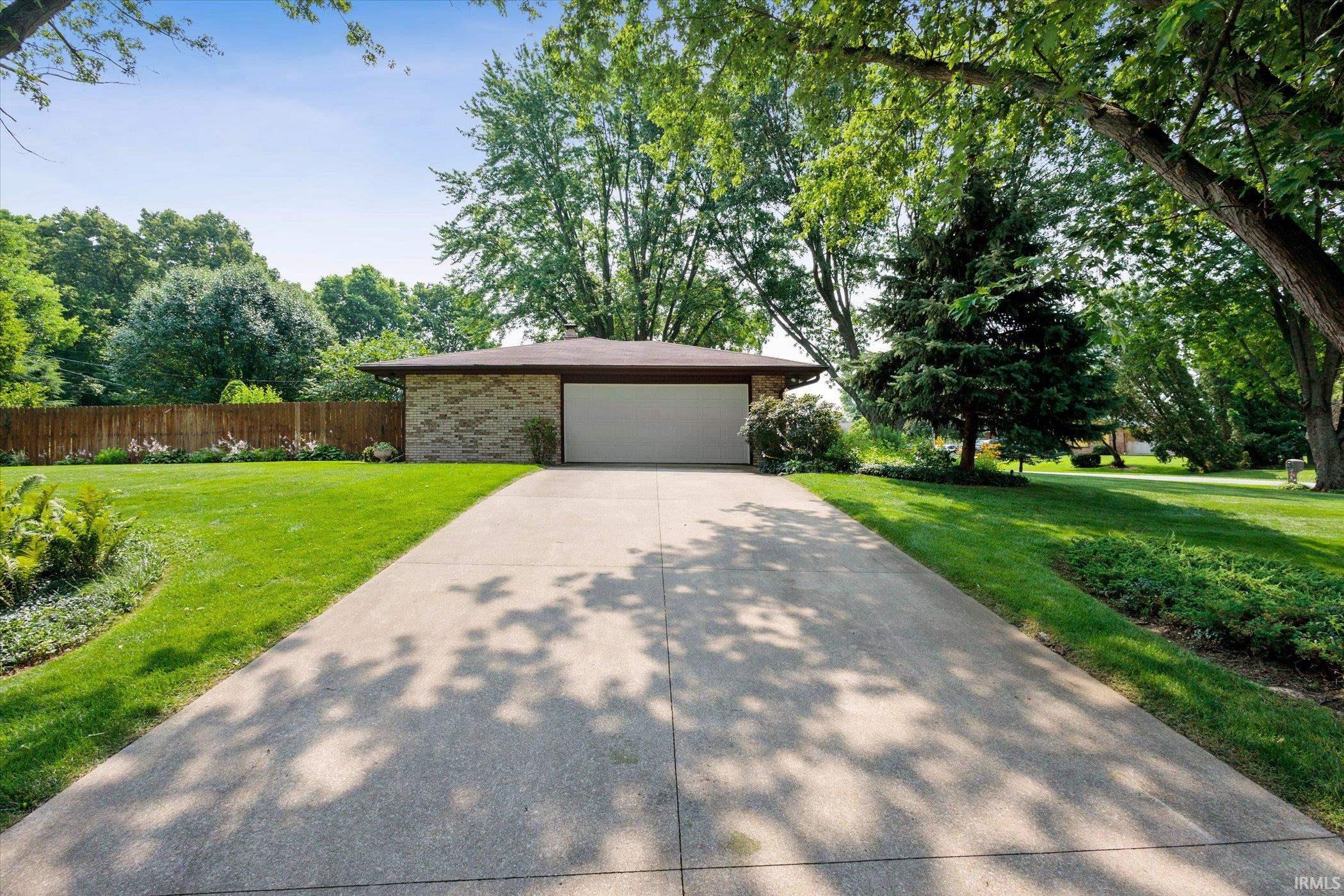 22915 Chestnut