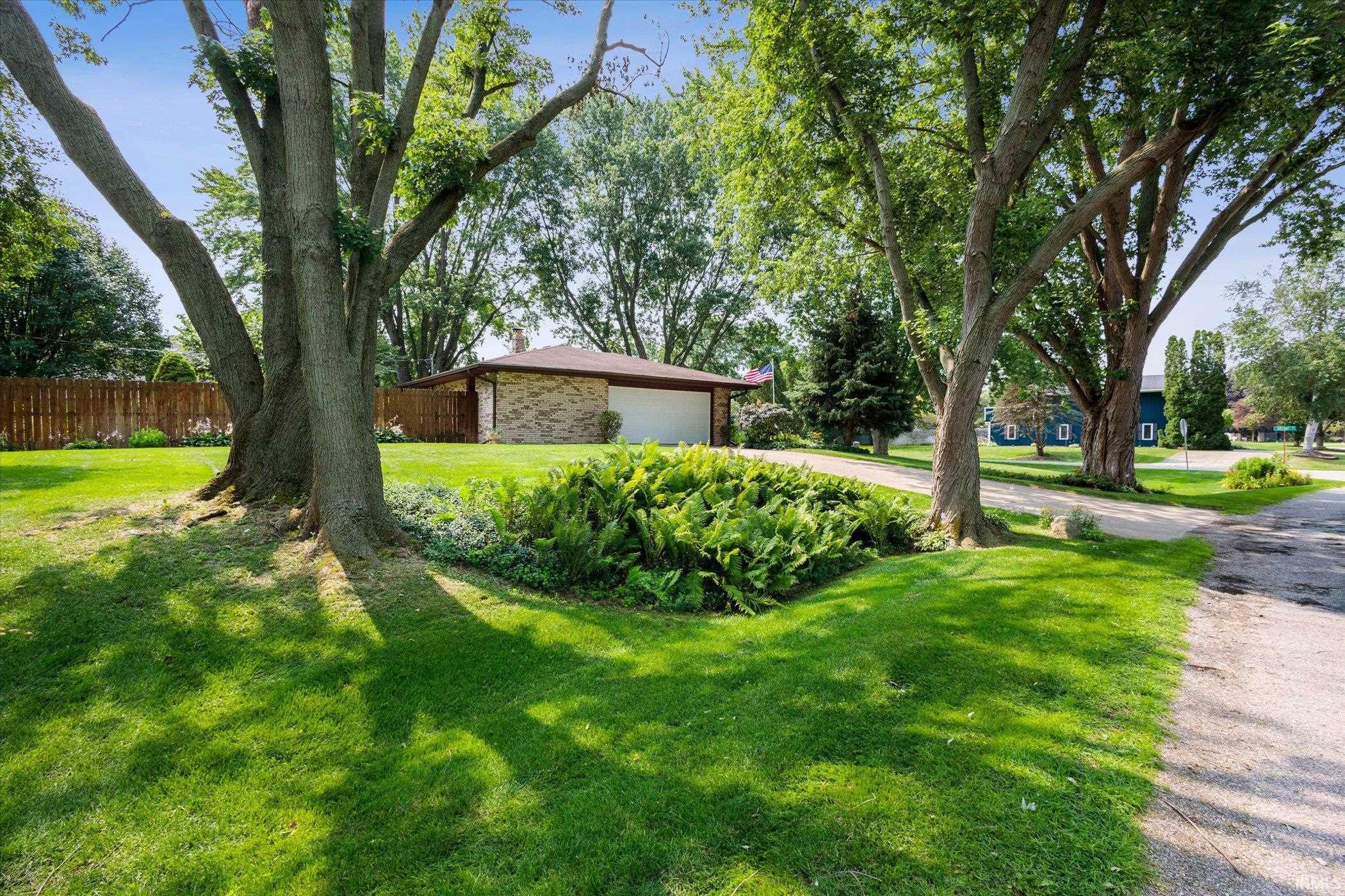 22915 Chestnut