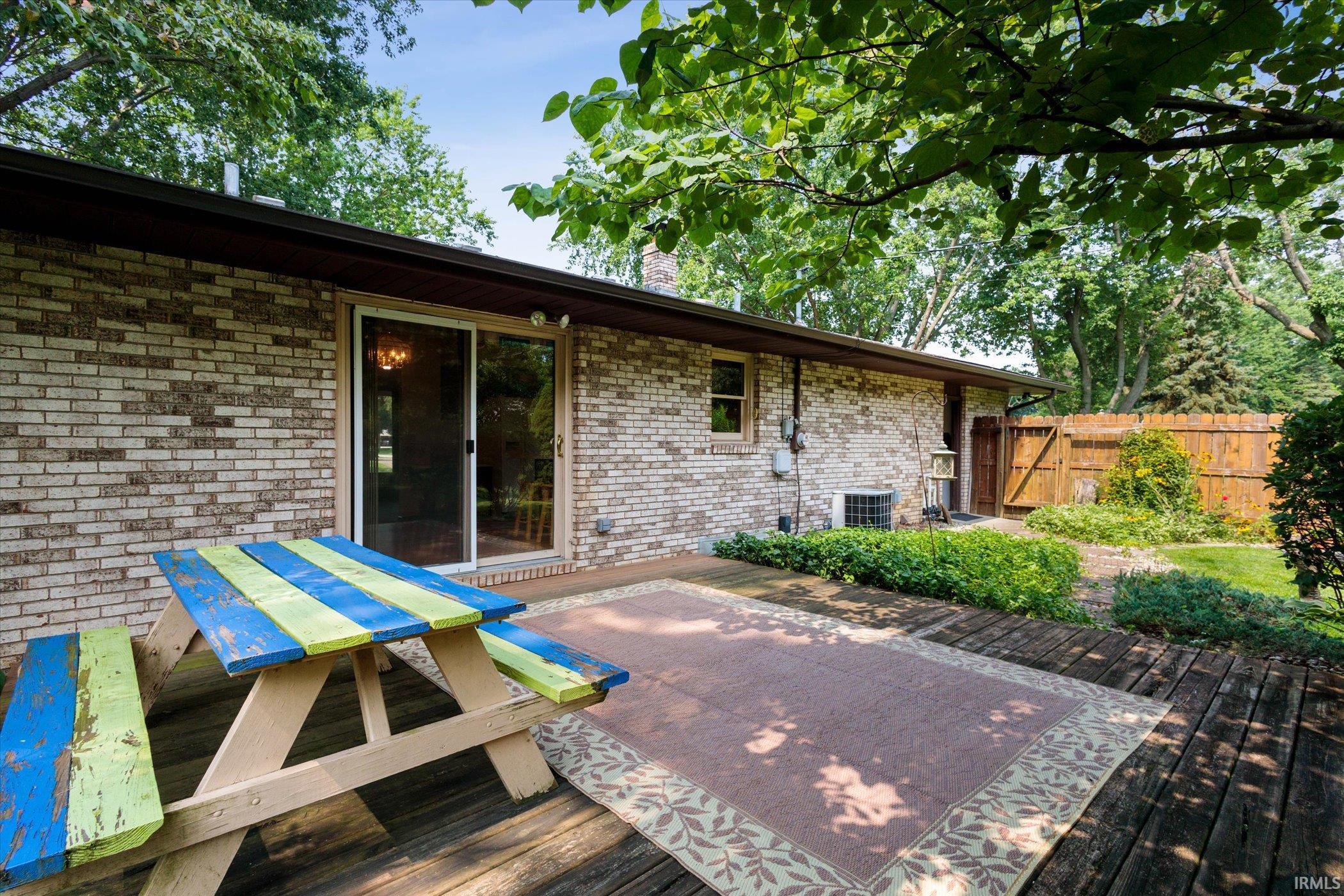 22915 Chestnut