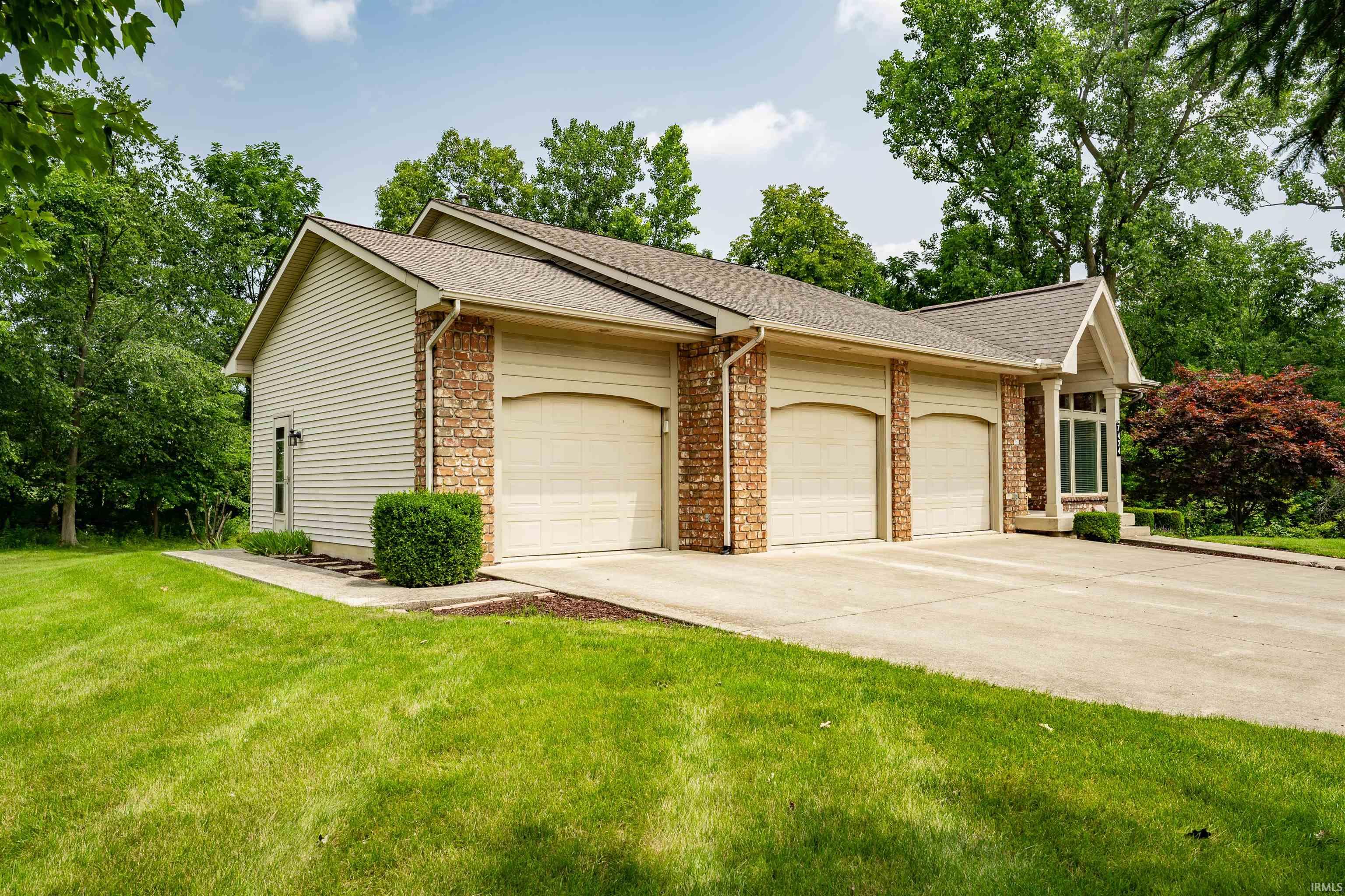 7424 Inverness Lakes