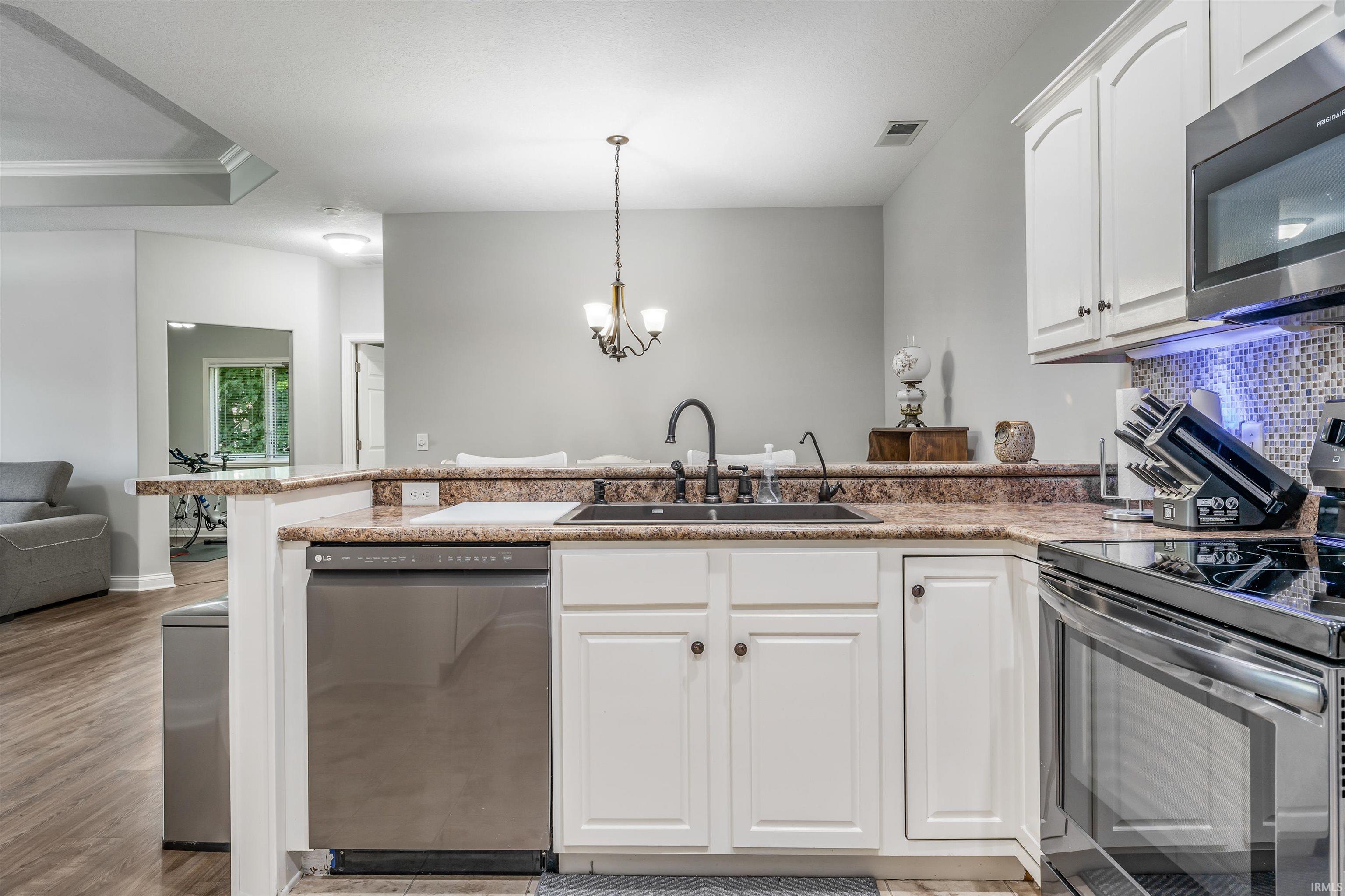 12232 Cross Winds Way
