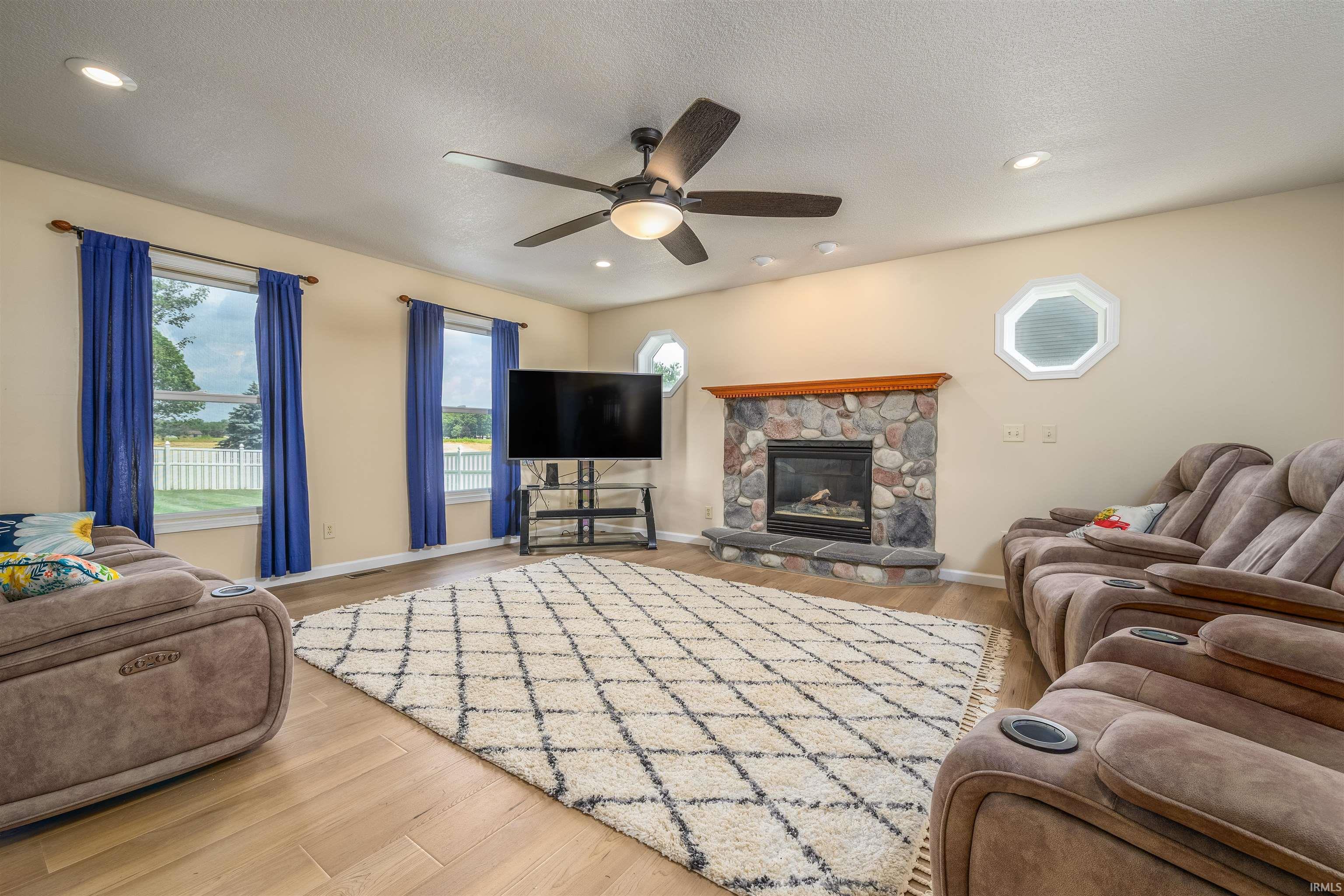 3308 Knollwood