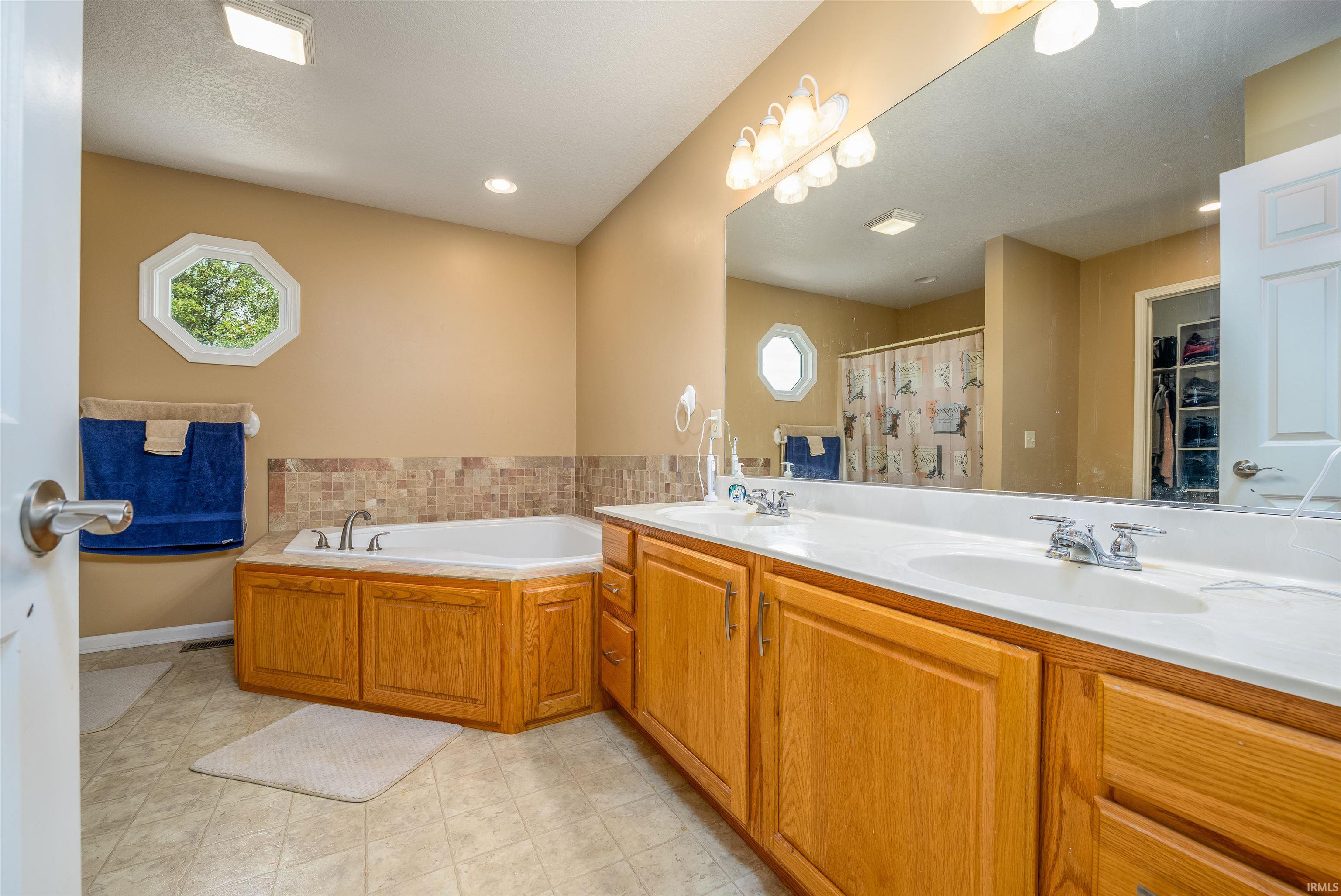 3308 Knollwood